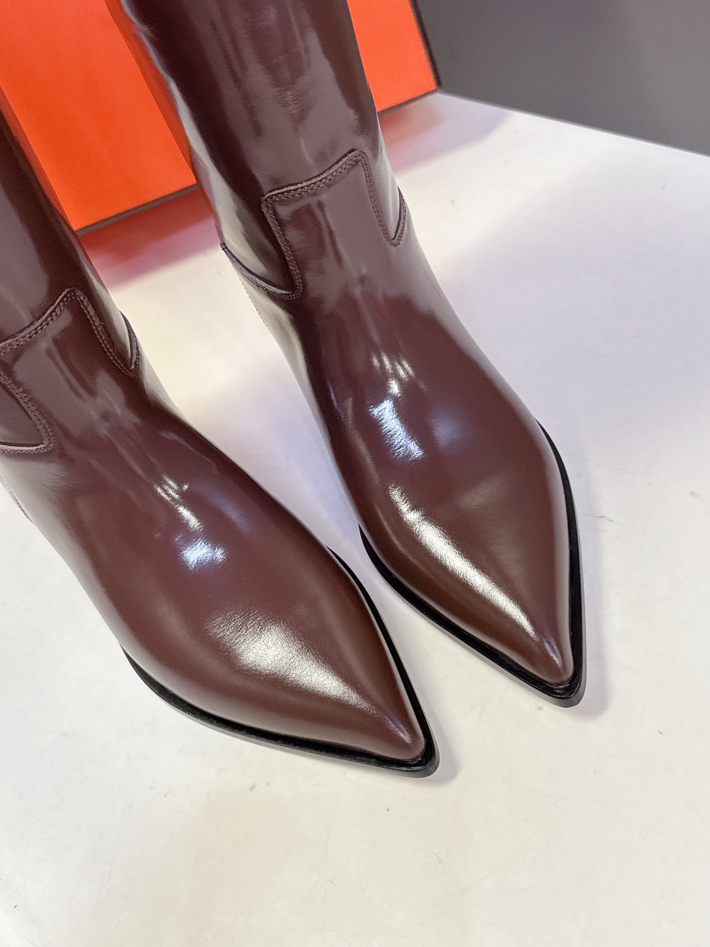 HM 25S POINTED-TOE KNEE-HIGH BOOTS IN BROWN GLOSSY LAMBSKIN - 35