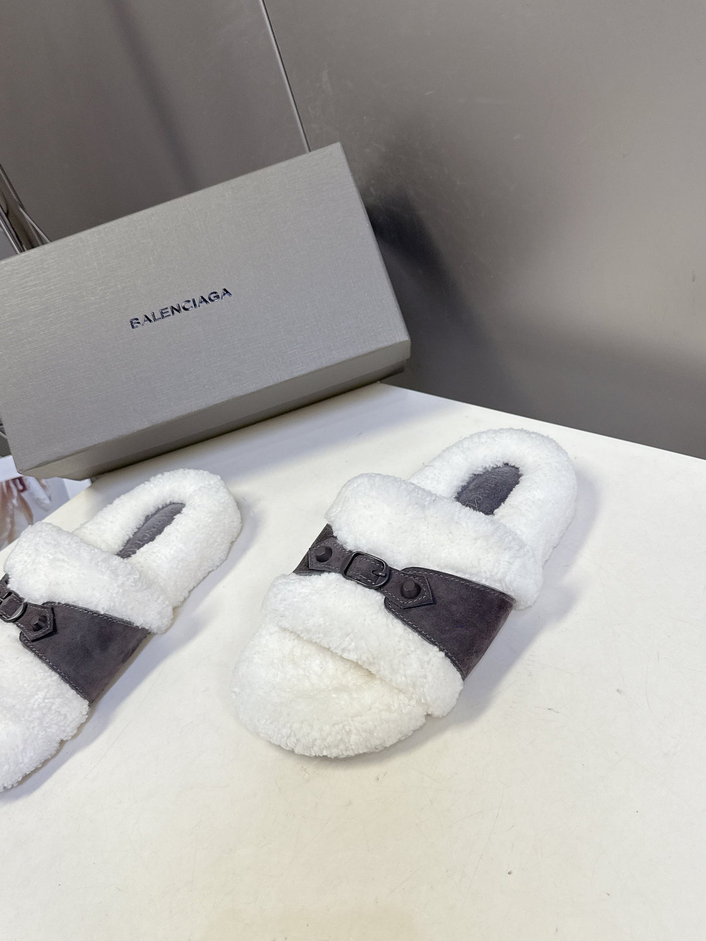 BALENCIAGA 25S SLIPPERS IN MUTED PURPLE GRAY SUEDE AND WHITE WOOL - 35