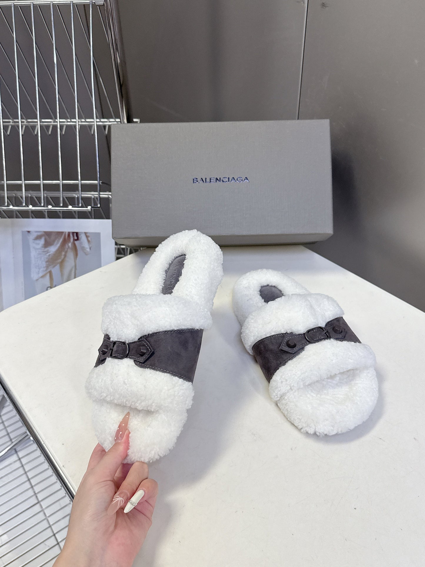 BALENCIAGA 25S SLIPPERS IN MUTED PURPLE GRAY SUEDE AND WHITE WOOL - 35
