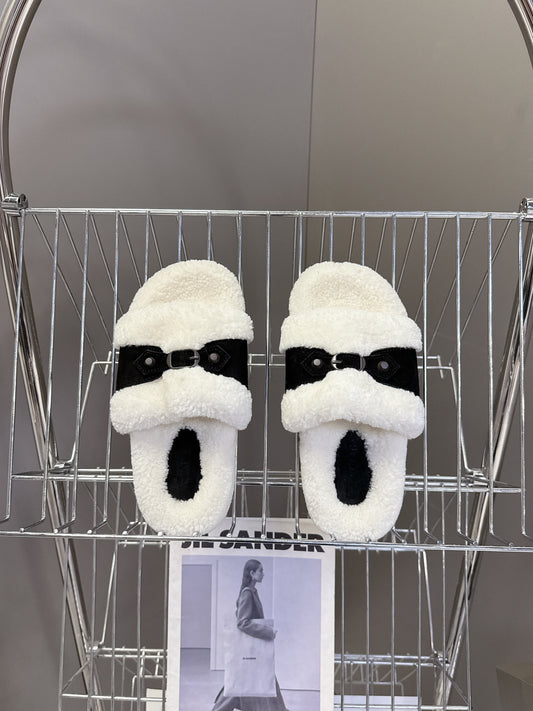BALENCIAGA 25S SLIPPERS IN BLACK SUEDE AND WHITE WOOL - 35