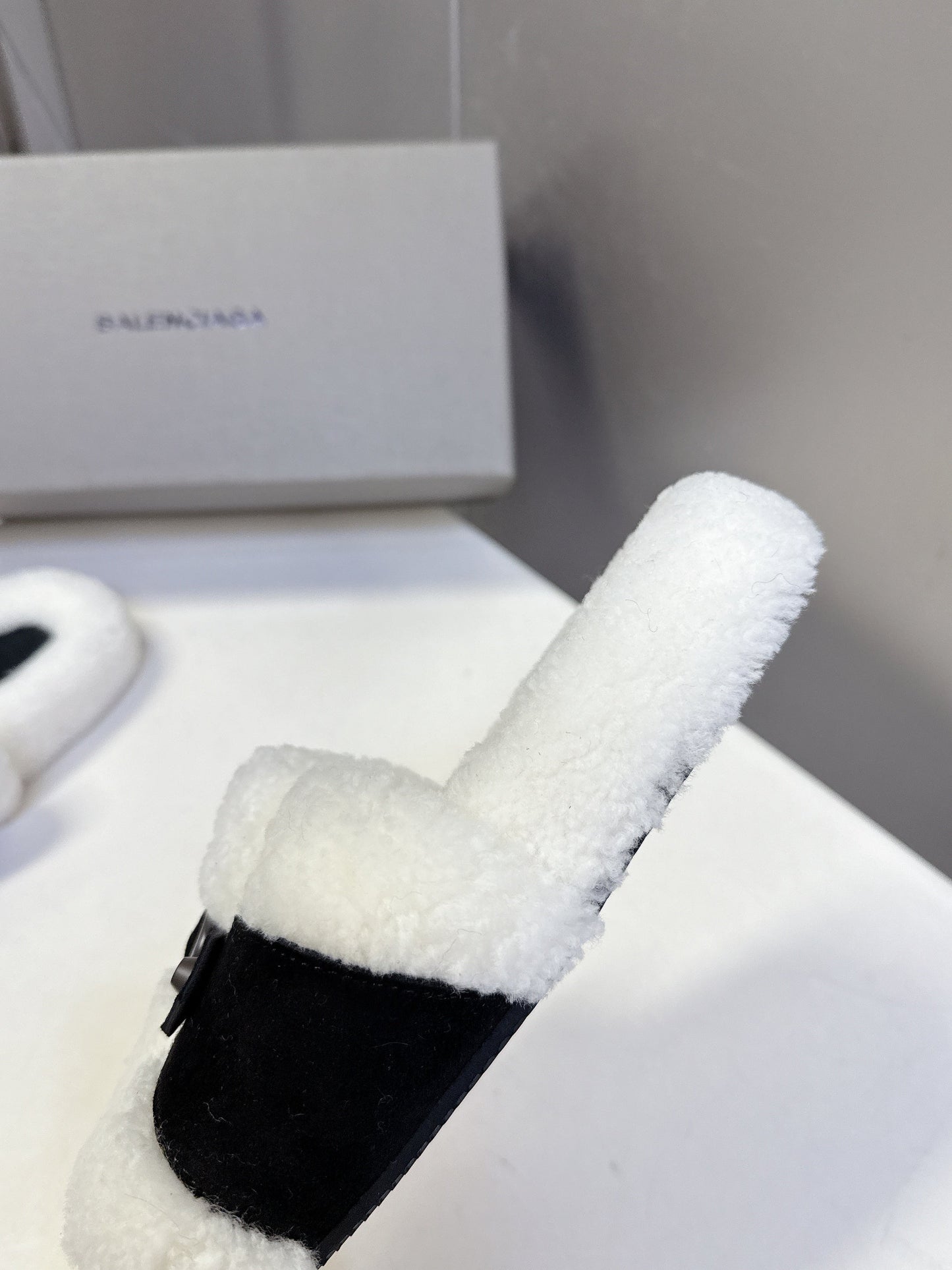 BALENCIAGA 25S SLIPPERS IN BLACK SUEDE AND WHITE WOOL - 35