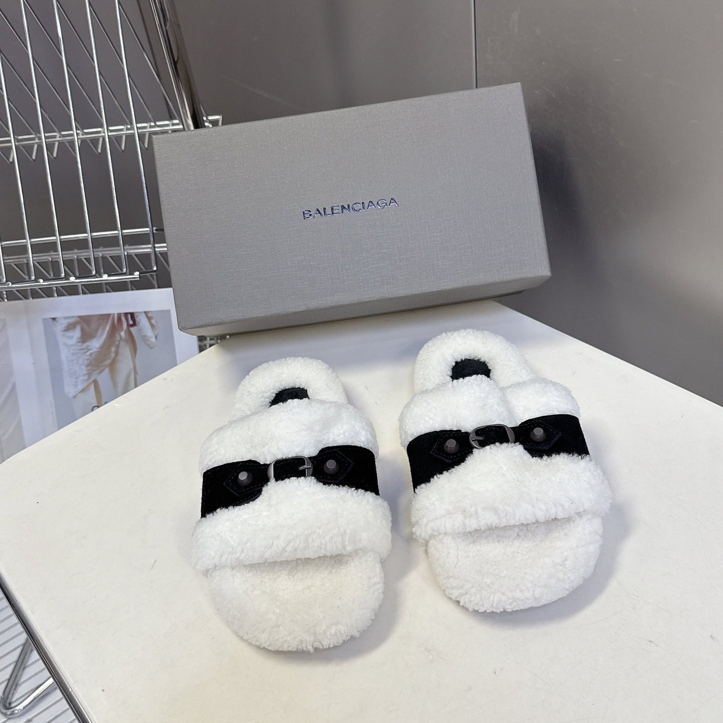 BALENCIAGA 25S SLIPPERS IN BLACK SUEDE AND WHITE WOOL - 35