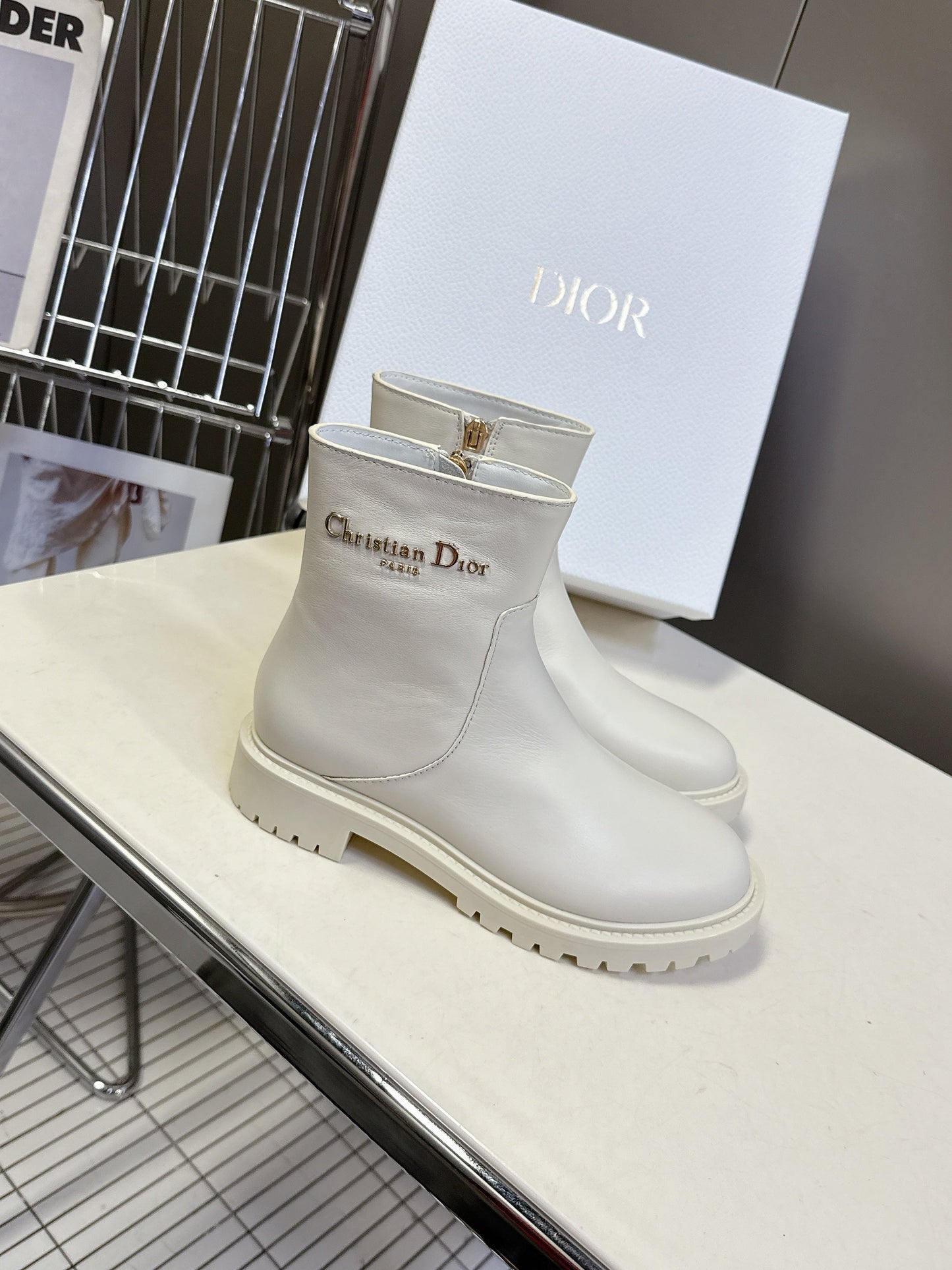 DIOR 25S D-MAJOR ANKLE BOOTS IN WHITE LAMBSKIN WITH GOLD HARDWARE - 35