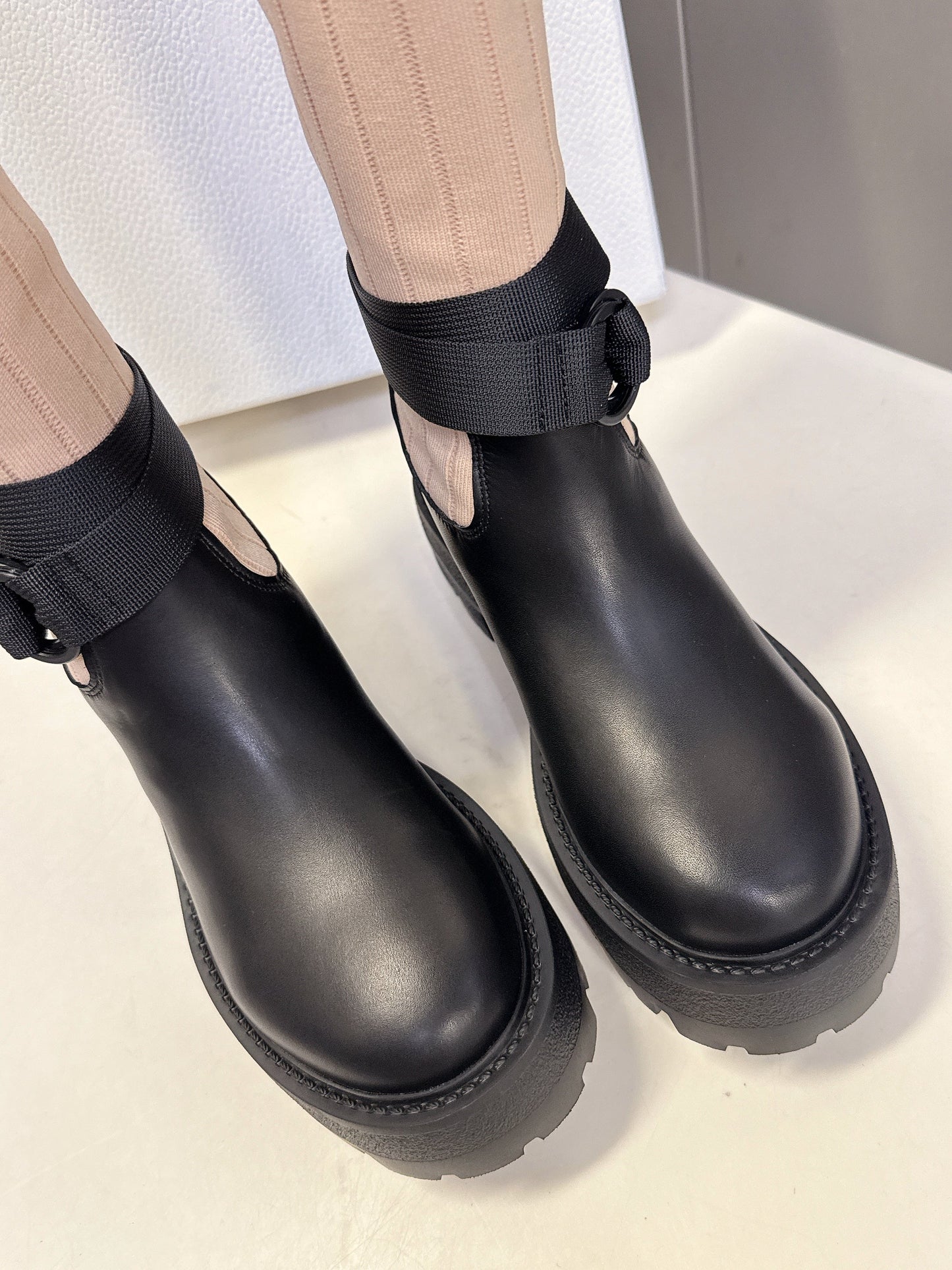 DIOR 25S D-MAJOR ANKLE BOOTS IN BLACK CALFSKIN AND LIGHT BEIGE FABRIC - 35