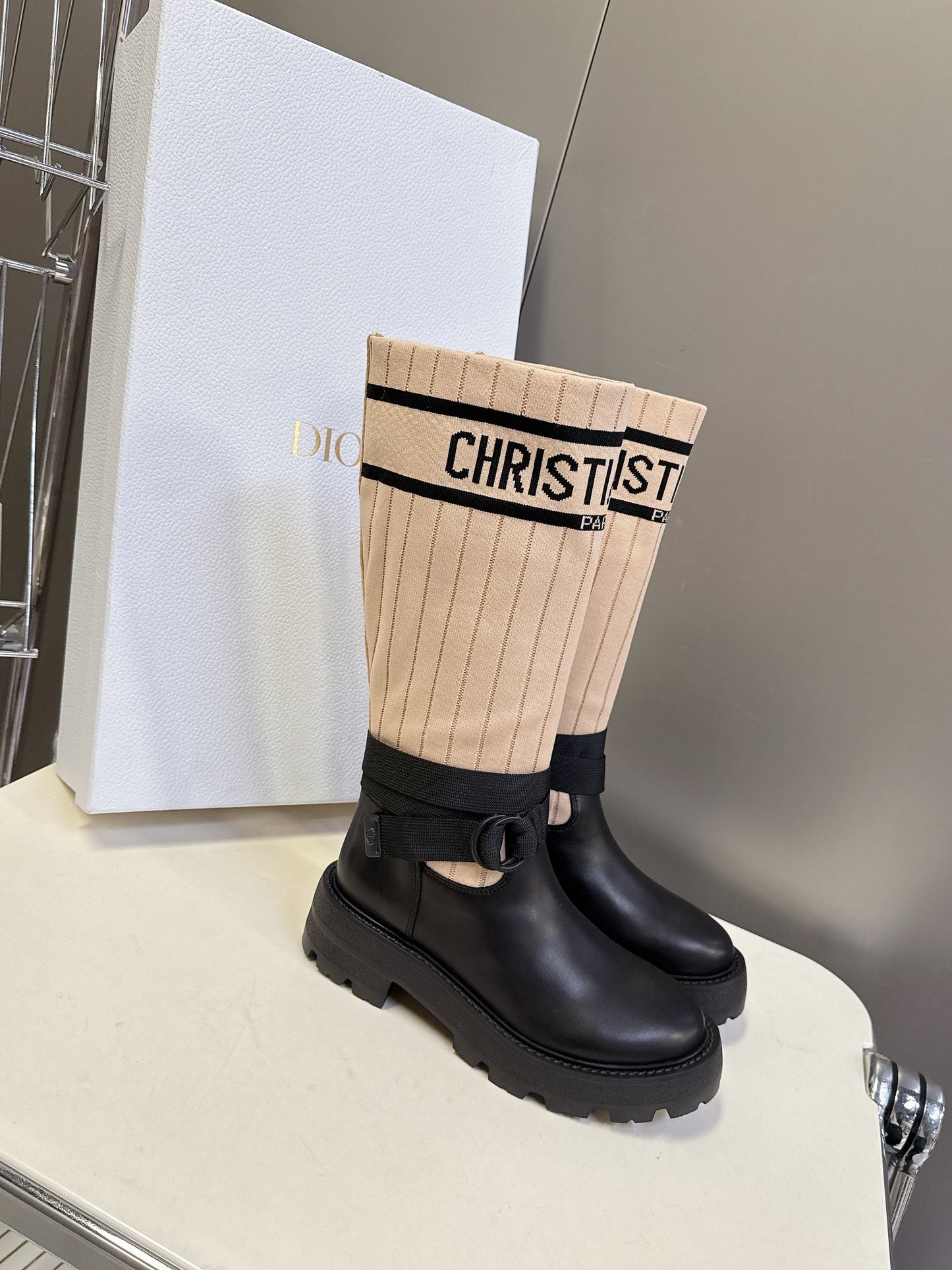 DIOR 25S D-MAJOR ANKLE BOOTS IN BLACK CALFSKIN AND LIGHT BEIGE FABRIC - 35