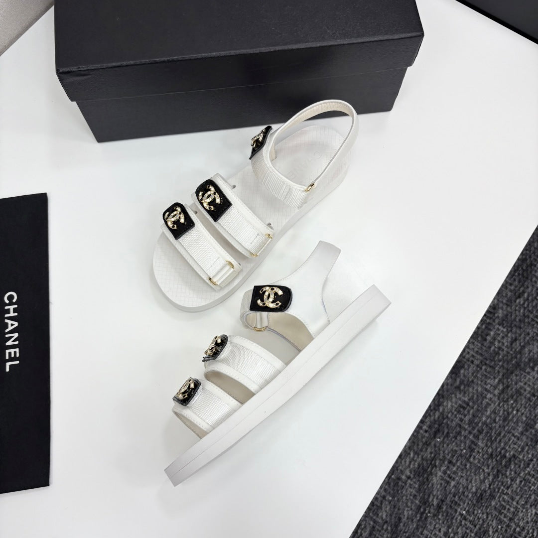 CC SANDAL 25S IN WHITE FABRIC WITH BLACK HARDWARE - 35