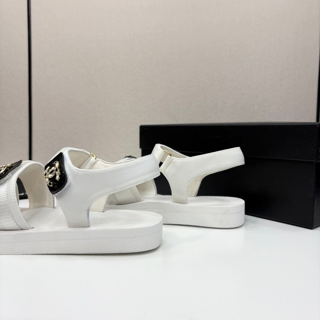 CC SANDAL 25S IN WHITE FABRIC WITH BLACK HARDWARE - 35