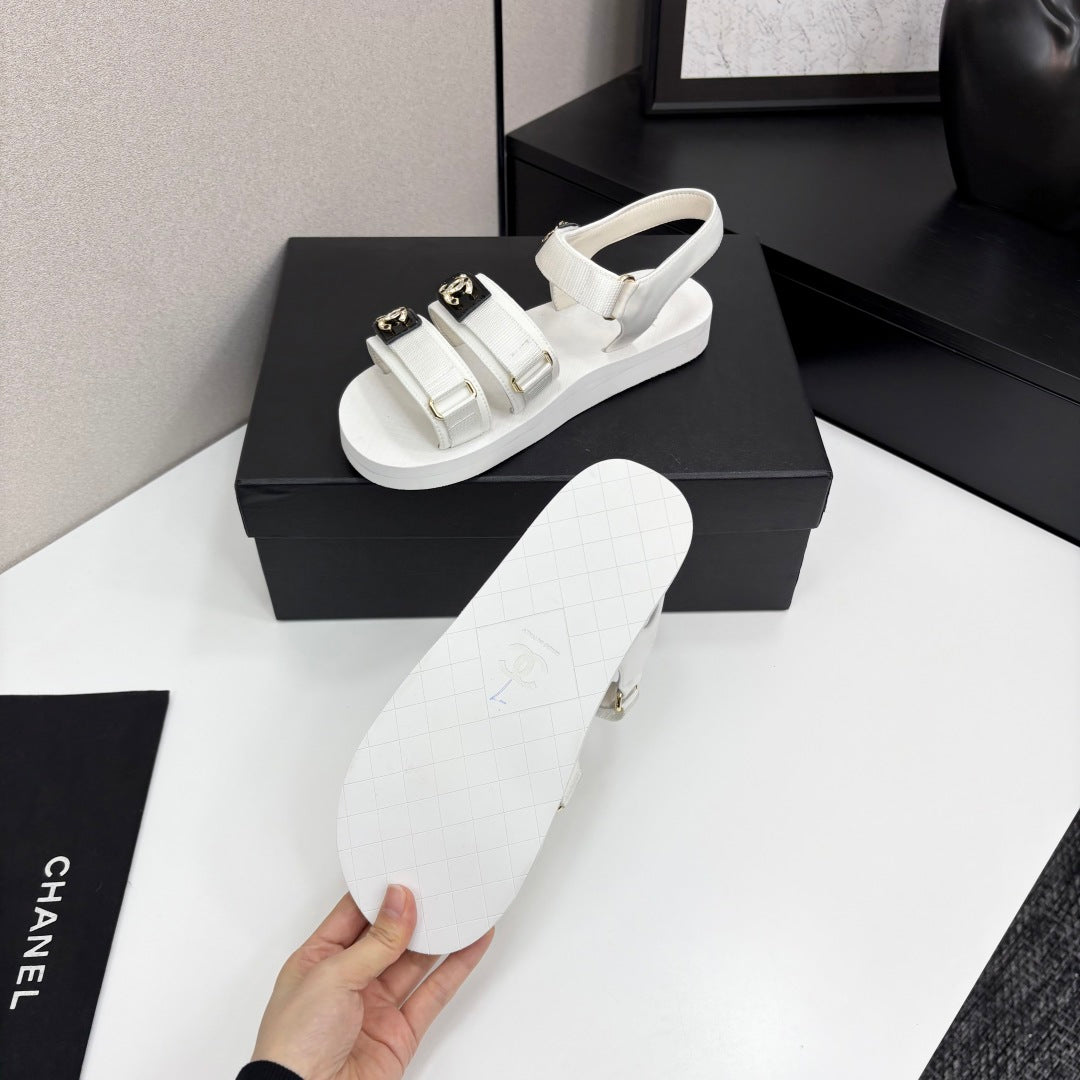 CC SANDAL 25S IN WHITE FABRIC WITH BLACK HARDWARE - 35