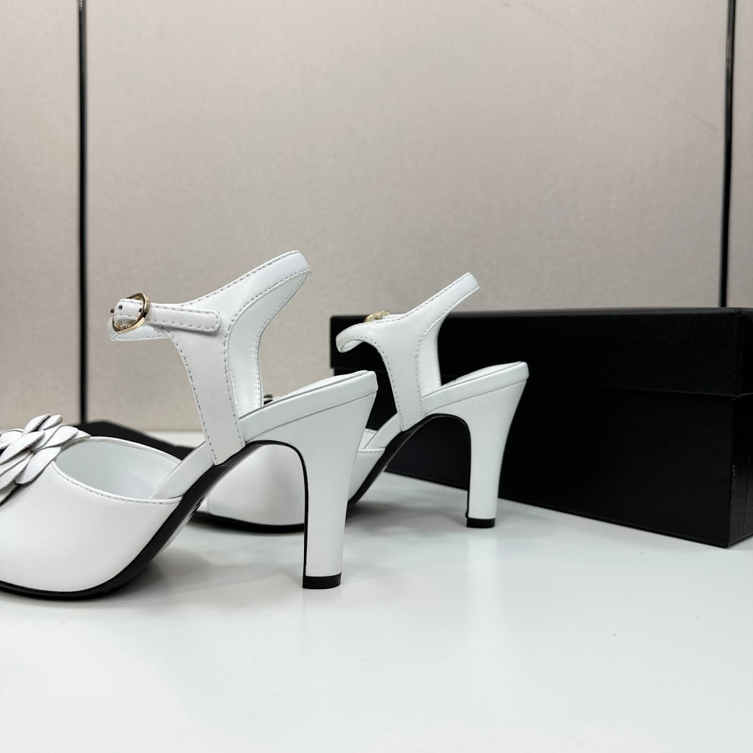CC HEEL SANDAL 25S IN WHITE LAMBSKIN WITH CAMELLIA - 35