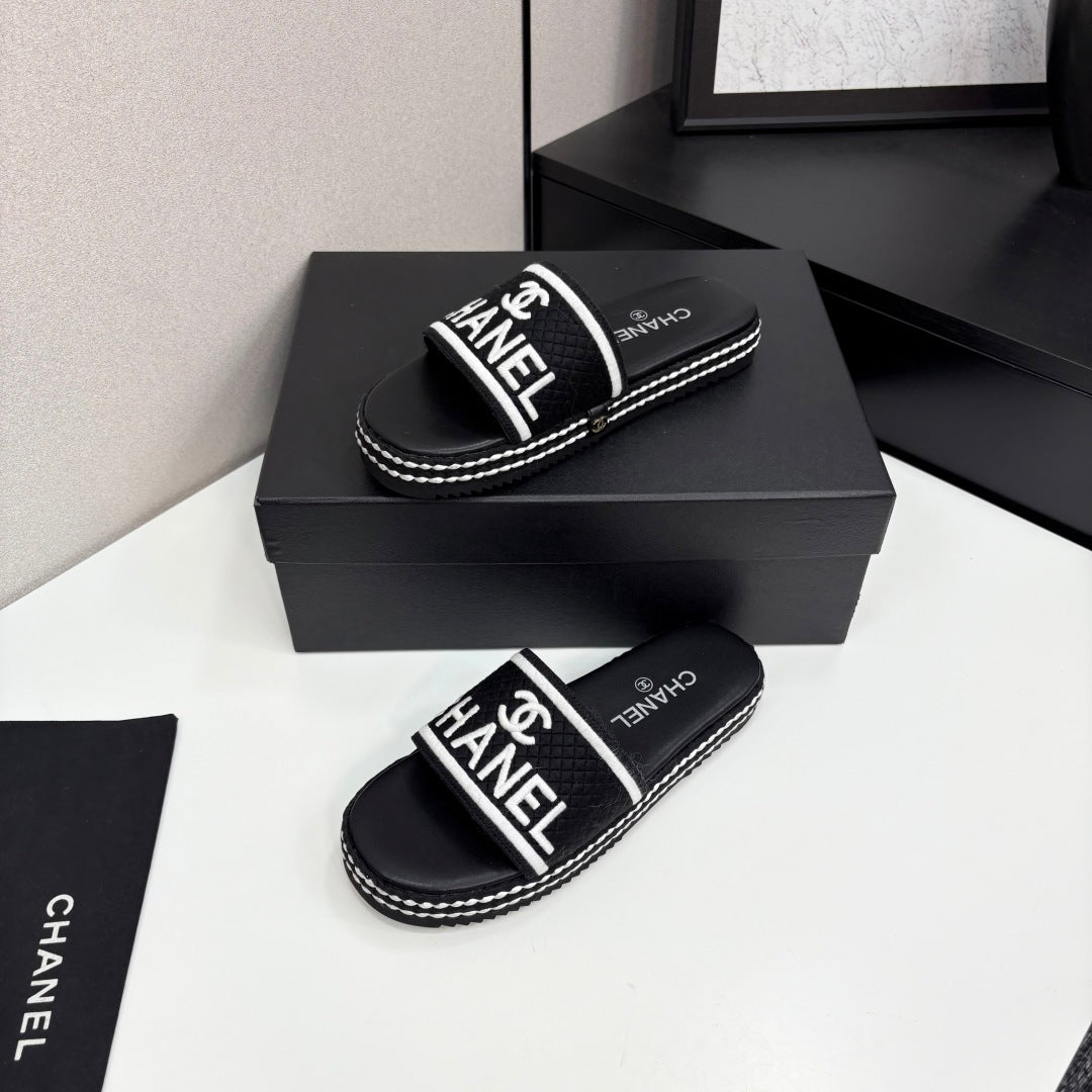 CC SLIDE SANDALS 25S IN BLACK FABRIC AND CALFSKIN - 35
