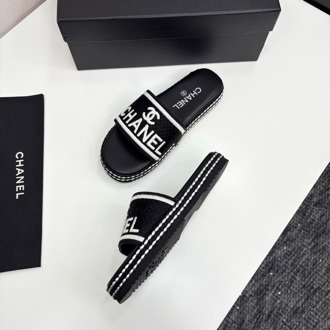 CC SLIDE SANDALS 25S IN BLACK FABRIC AND CALFSKIN - 35