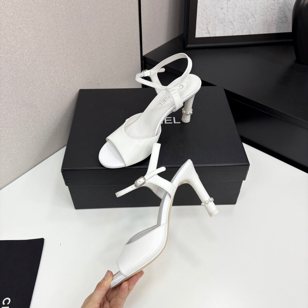 CC HIGH SANDAL 25S 80 MM IN WHITE CALFSKIN WITH PEARL DETAILS - 35