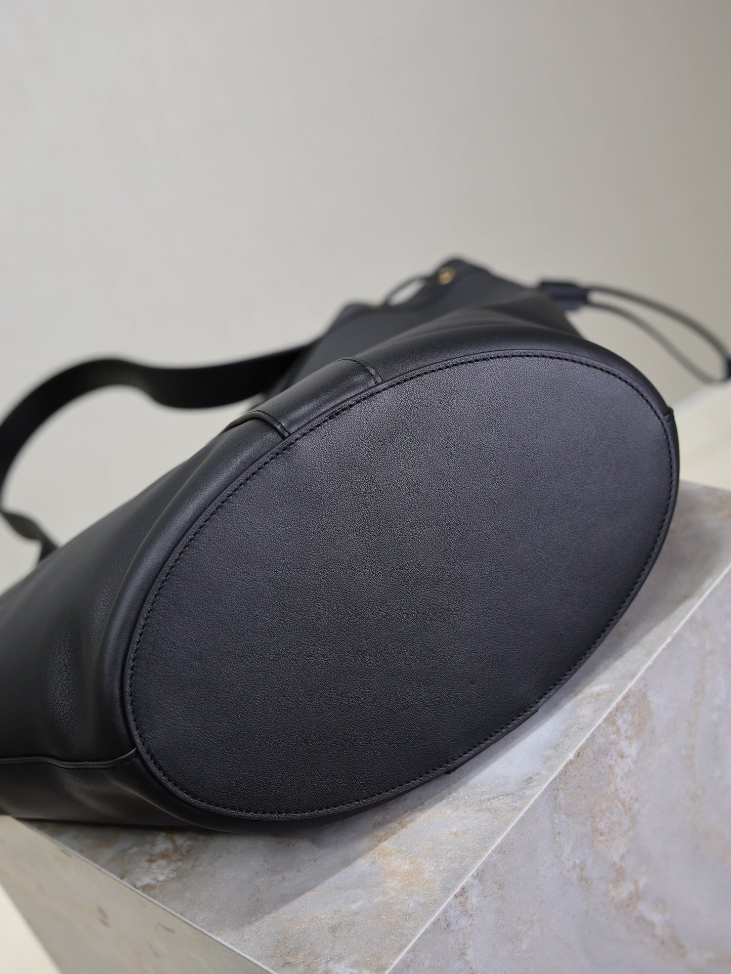 YSL 25S Y LARGE HOBO 50 IN BLACK CALFSKIN GOLD HARDWRE