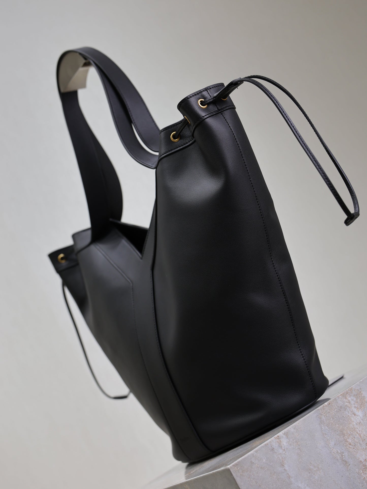 YSL 25S Y LARGE HOBO 50 IN BLACK CALFSKIN GOLD HARDWARE