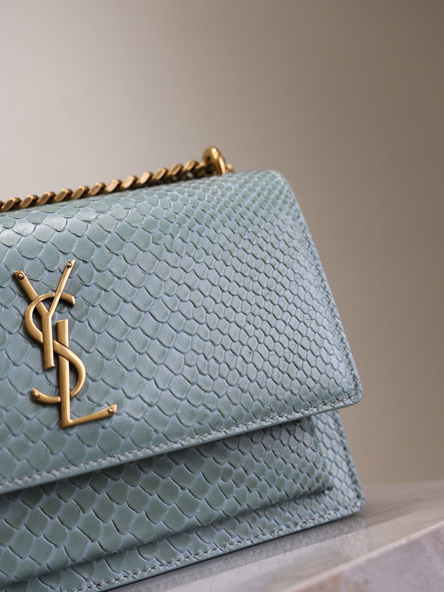 YSL 25S SUNSET MEDIUM 22 IN LIGHT BLUE CROCODILE-EMBOSSED CALFSKIN GOLD HARDWRE