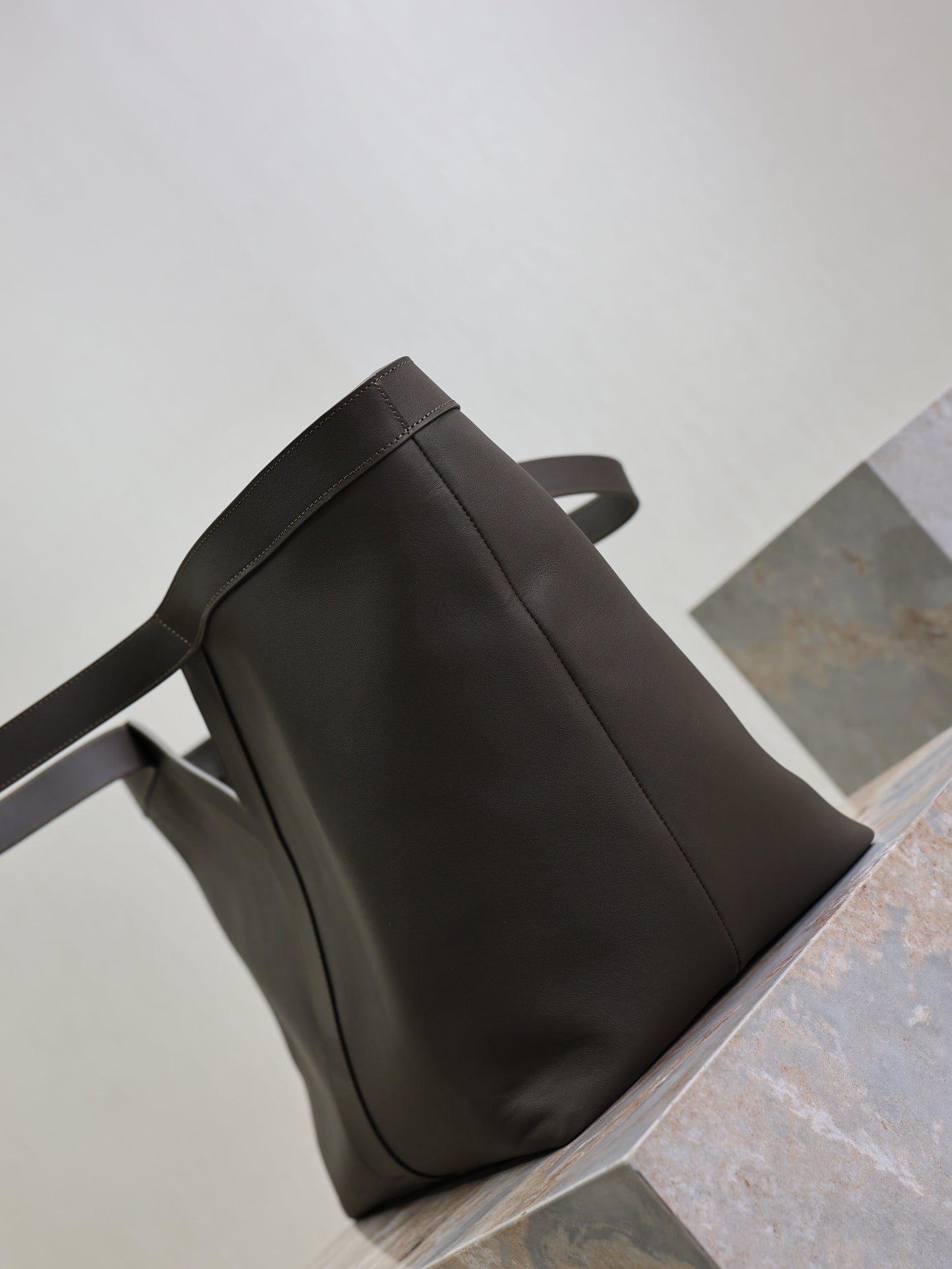 YSL 25S Y MAXI TOTE 50 IN MUTED CHARCOAL CALFSKIN GOLD HARDWARE