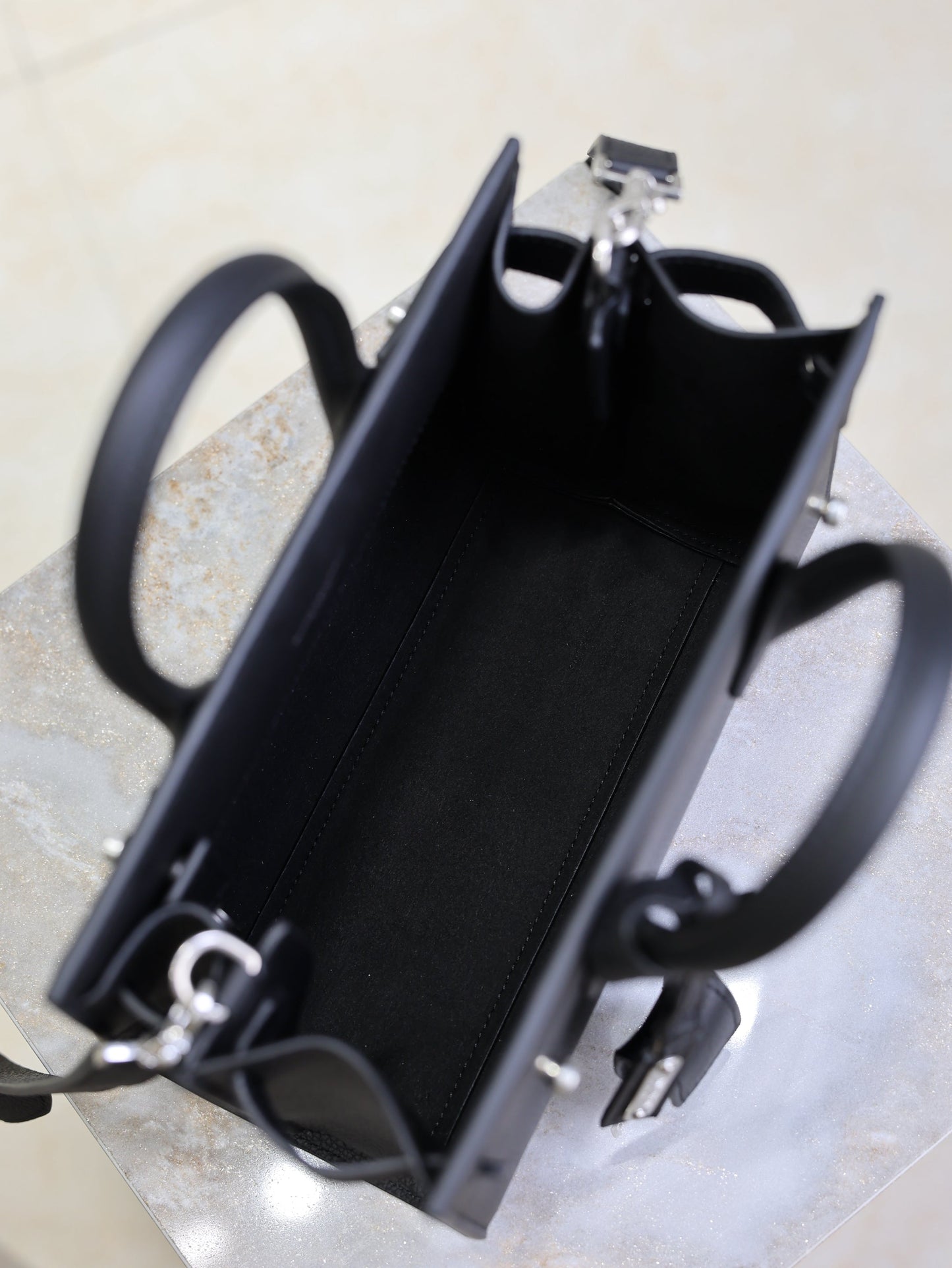 YSL 25S SAC DE JOUR 22 IN BLACK GRAINED CALFSKIN SILVER HARDWRE