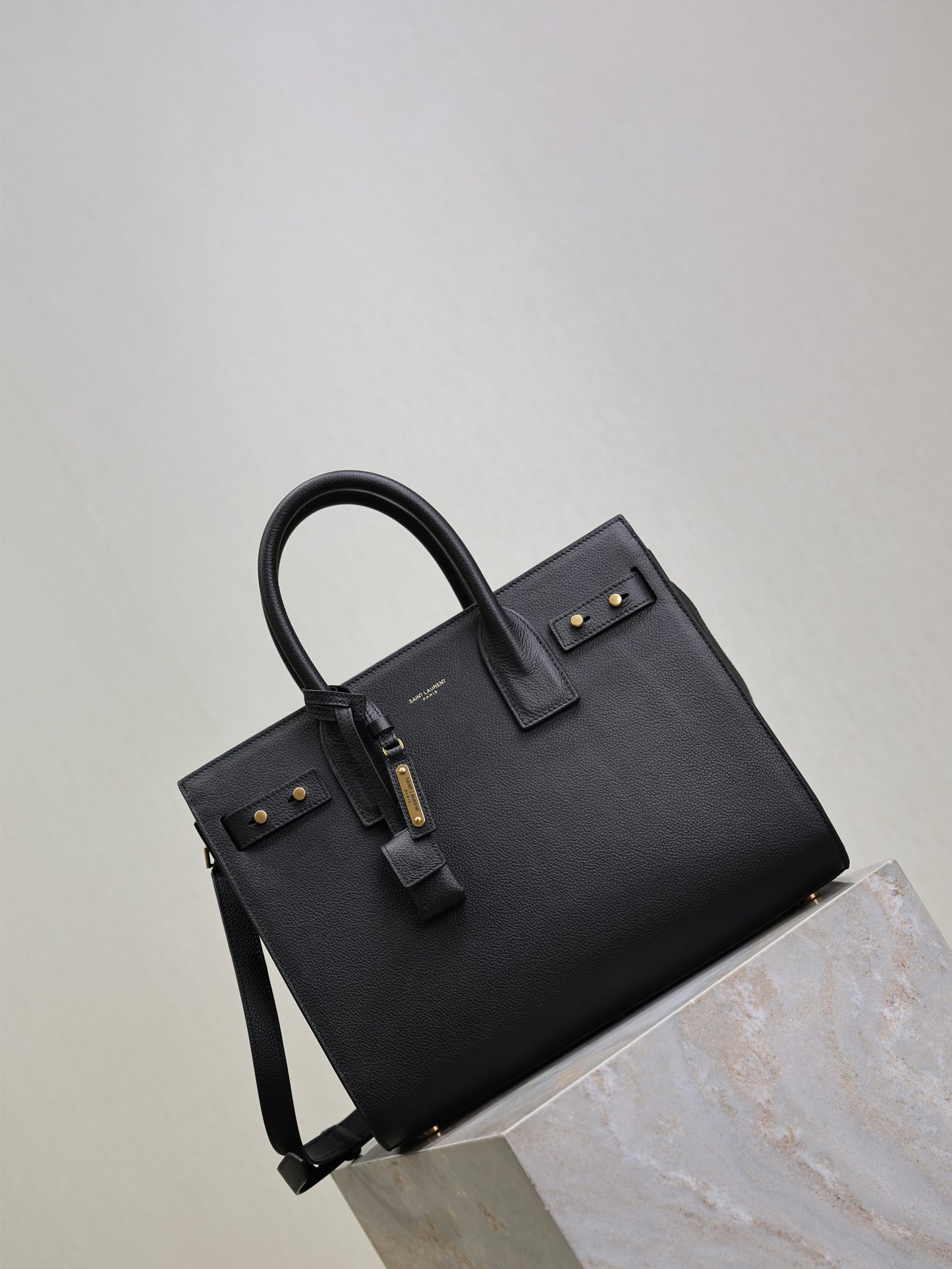 YSL 25S SAC DE JOUR GM 32 IN BLACK SUPPLE GRAINED CALFSKIN GOLD HARDWRE