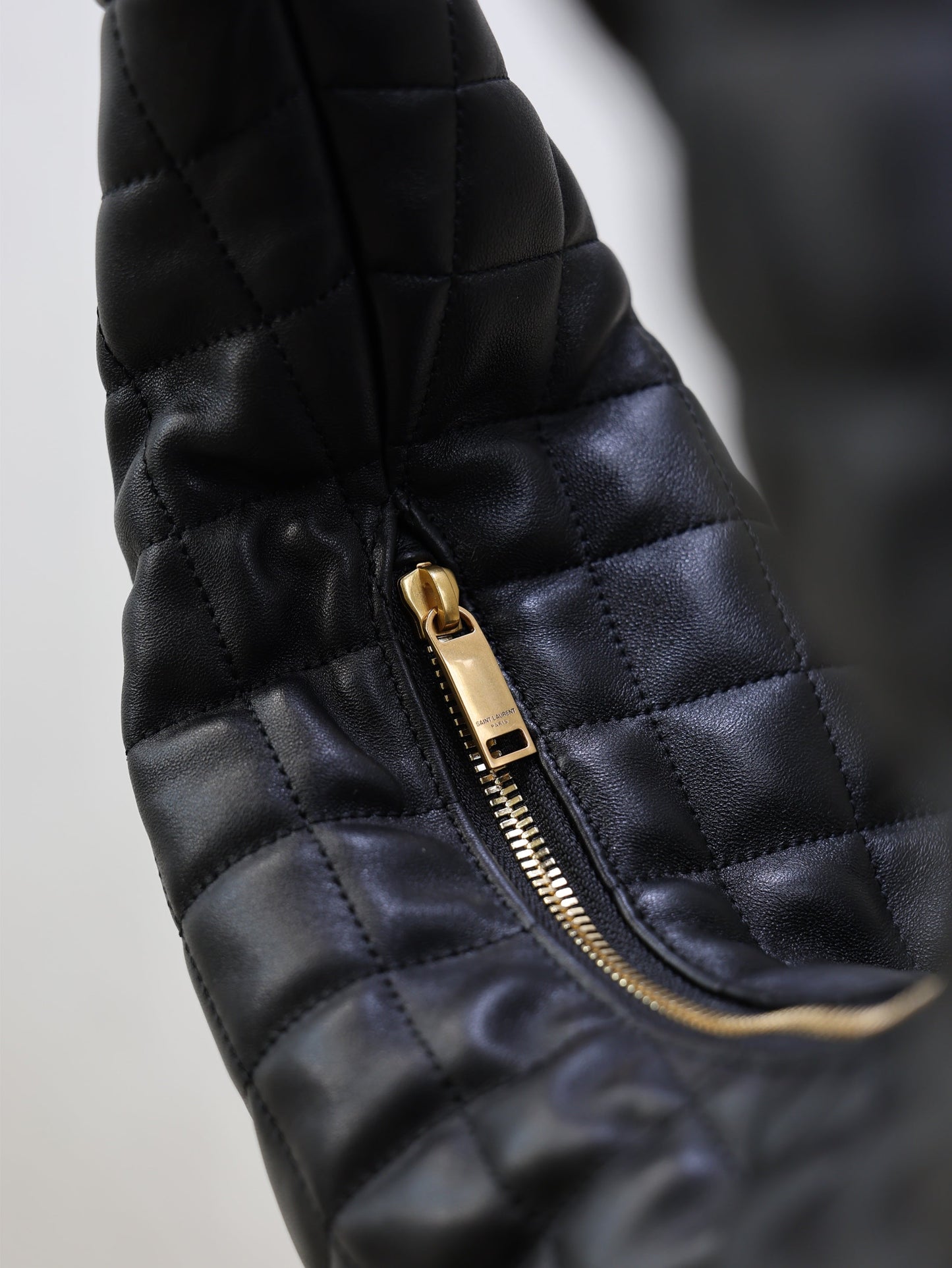 YSL 25S ICARE HOBO 44 IN BLACK QUILTED CALFSKIN GOLD HARDWARE