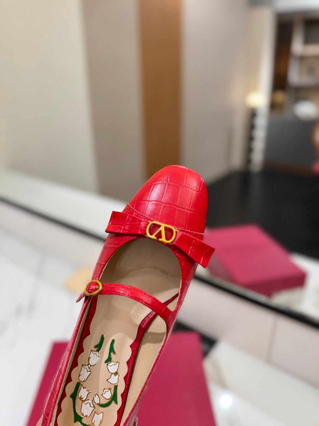 VLTN VLOGO SIGNATURE ROUND-TOE HEELS 25S IN RED LAMBSKIN SNAKE-EMBOSSED - 35