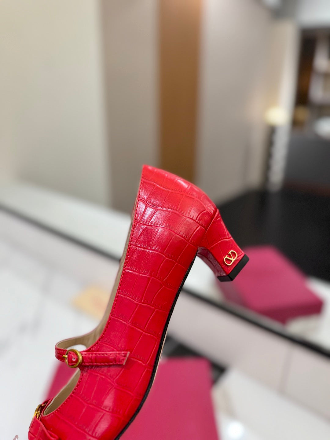 VLTN VLOGO SIGNATURE ROUND-TOE HEELS 25S IN RED LAMBSKIN SNAKE-EMBOSSED - 35