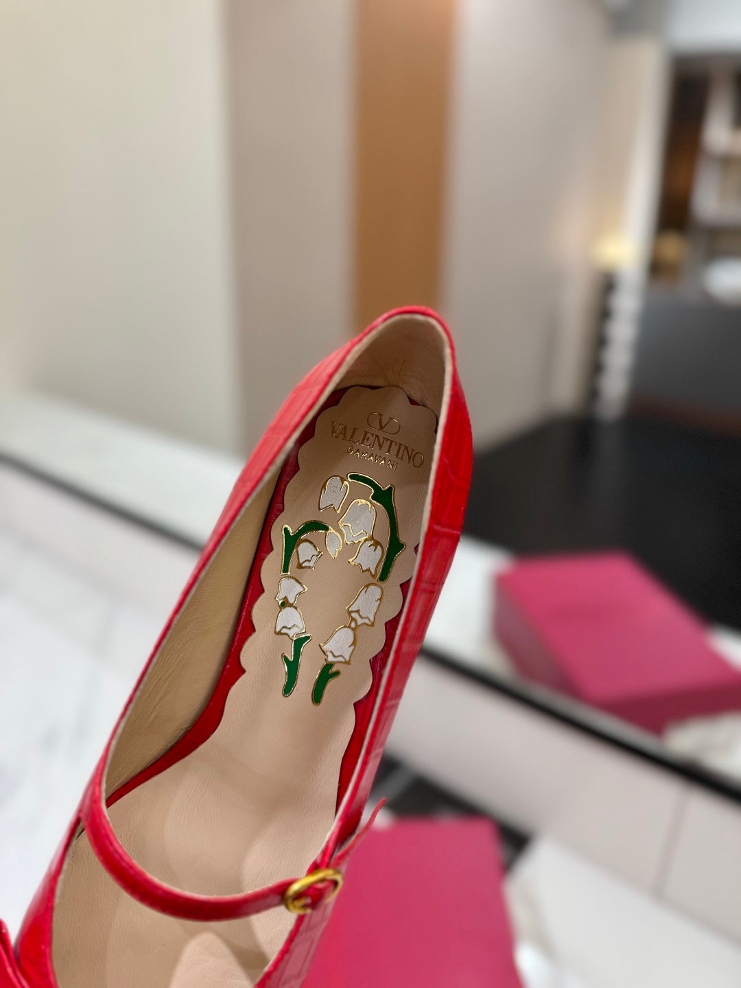 VLTN VLOGO SIGNATURE ROUND-TOE HEELS 25S IN RED LAMBSKIN SNAKE-EMBOSSED - 35