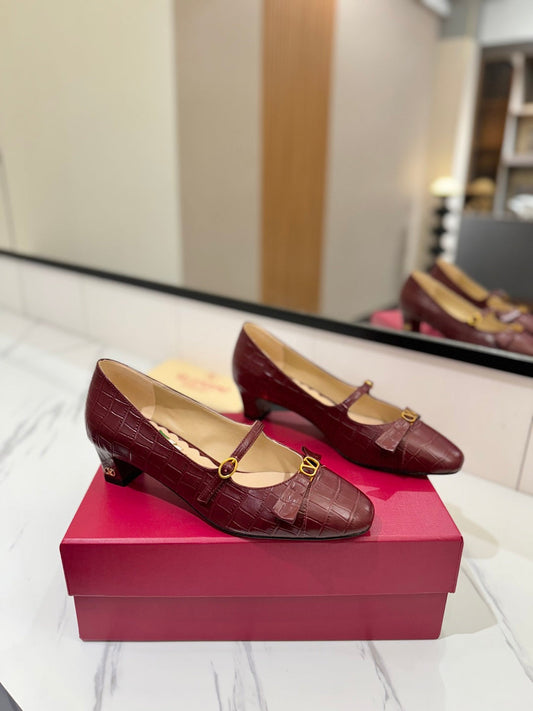 VLTN VLOGO SIGNATURE ROUND-TOE HEELS 25S IN DARK RED LAMBSKIN SNAKE-EMBOSSED - 35