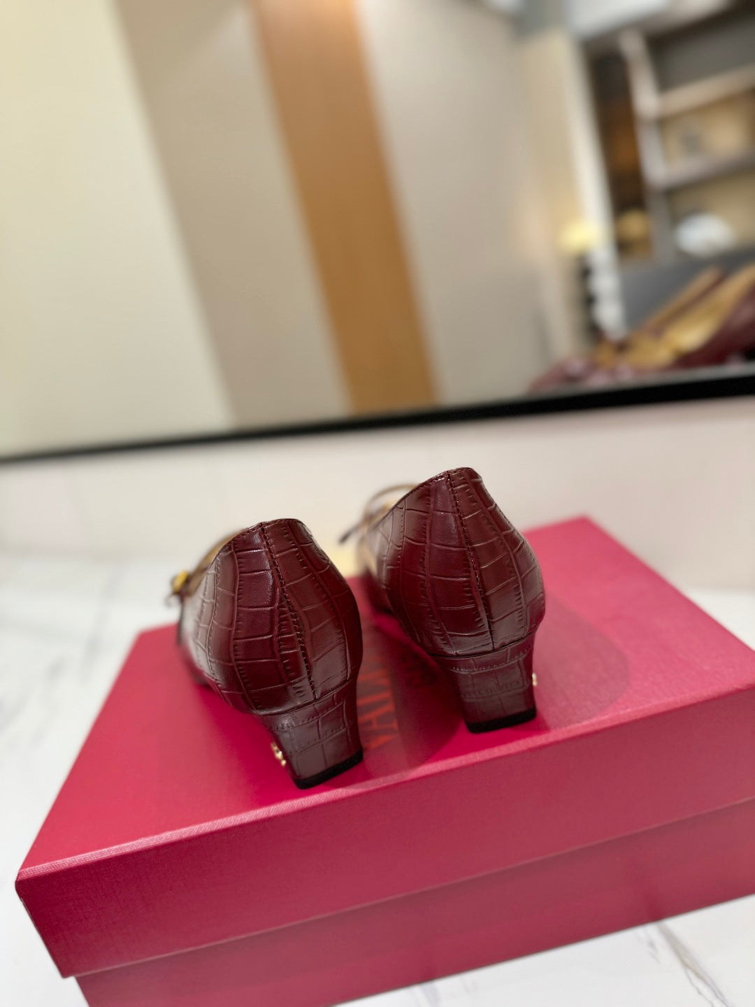 VLTN VLOGO SIGNATURE ROUND-TOE HEELS 25S IN DARK RED LAMBSKIN SNAKE-EMBOSSED - 35