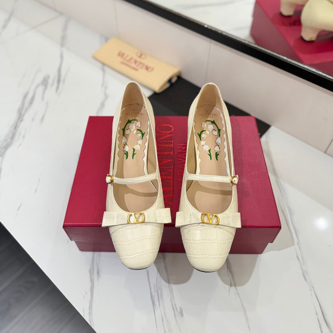 VLTN VLOGO SIGNATURE ROUND-TOE HEELS 25S IN CREAM WHITE LAMBSKIN SNAKE-EMBOSSED - 35