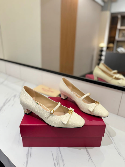 VLTN VLOGO SIGNATURE ROUND-TOE HEELS 25S IN CREAM WHITE LAMBSKIN SNAKE-EMBOSSED - 35