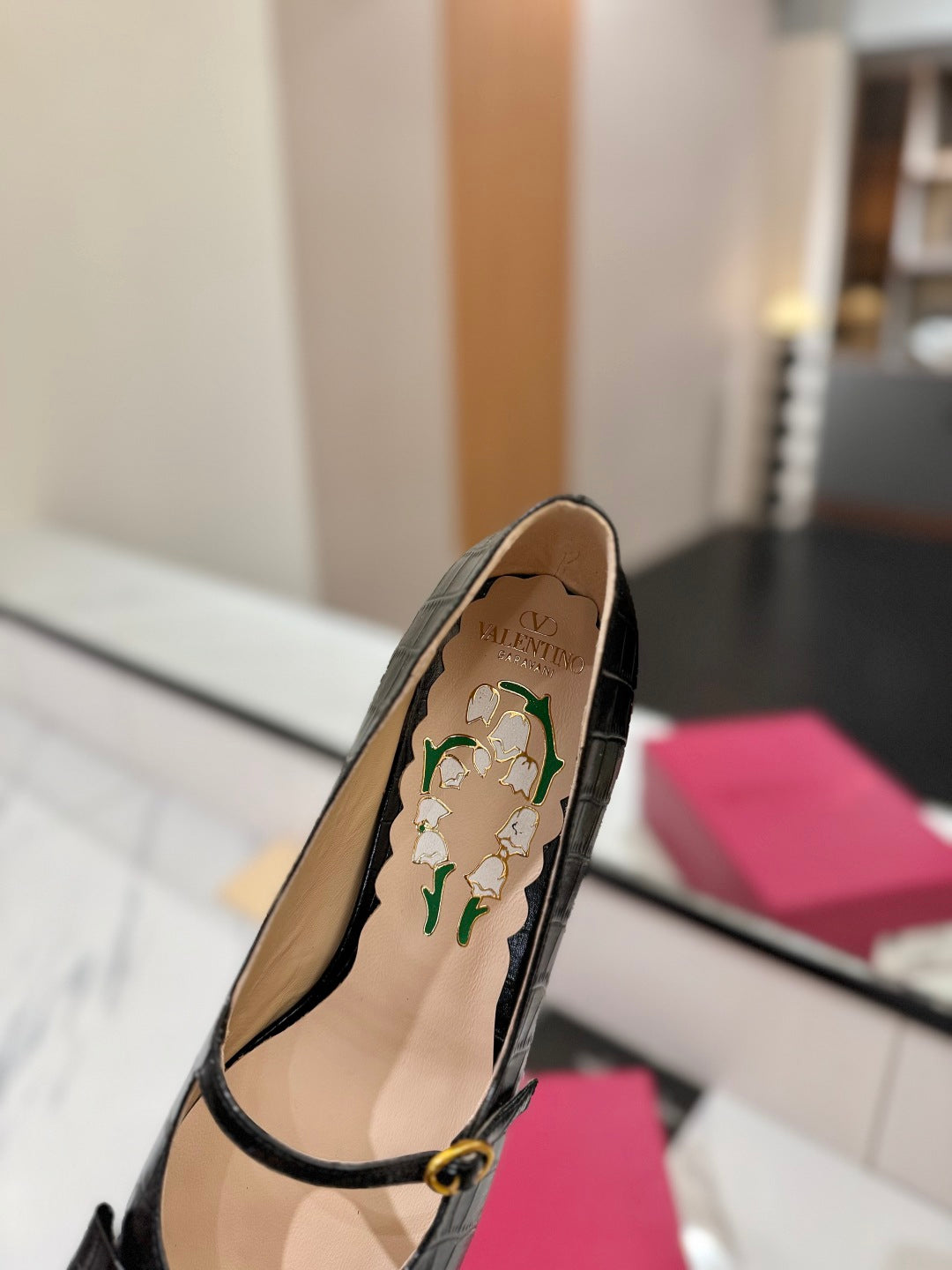 VLTN VLOGO SIGNATURE ROUND-TOE HEELS 25S IN BLACK LAMBSKIN SNAKE-EMBOSSED - 35