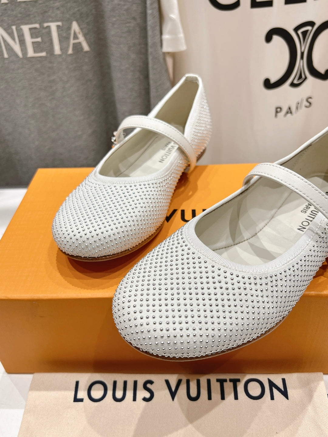 ROMY FLAT BALLERINA IN WHITE LAMBSKIN EMBELLISHED SILVER-TONED STUDS - 35