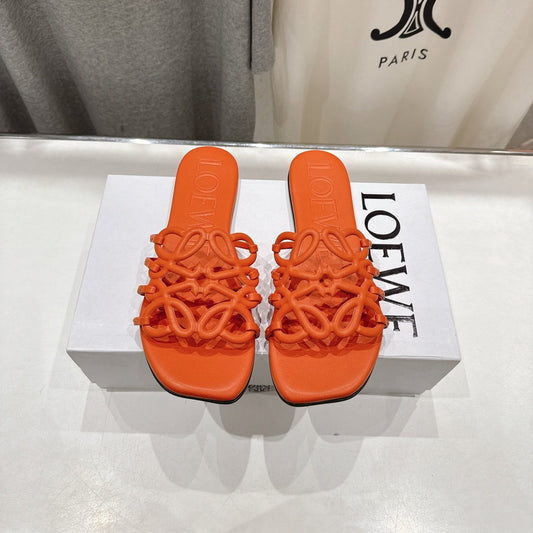 LOEWE 26S ШЛЬОПАНЦІ-ПЕТАЛІ ANAGRAM З ТЕЛЯЧОЇ ШКІРИ КОЛЬОРУ ПАЛЕНОГО ПОМАРАНЧА