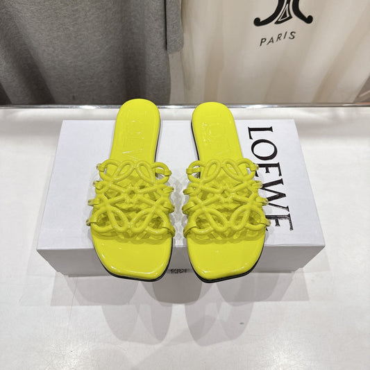 ШЛЬОПАНЦІ LOEWE 26S PETAL ANAGRAM З ТІСНЕНОЇ ТЕЛЯЧОЇ ШКІРИ ЖОВТОГО КОЛЬОРУ