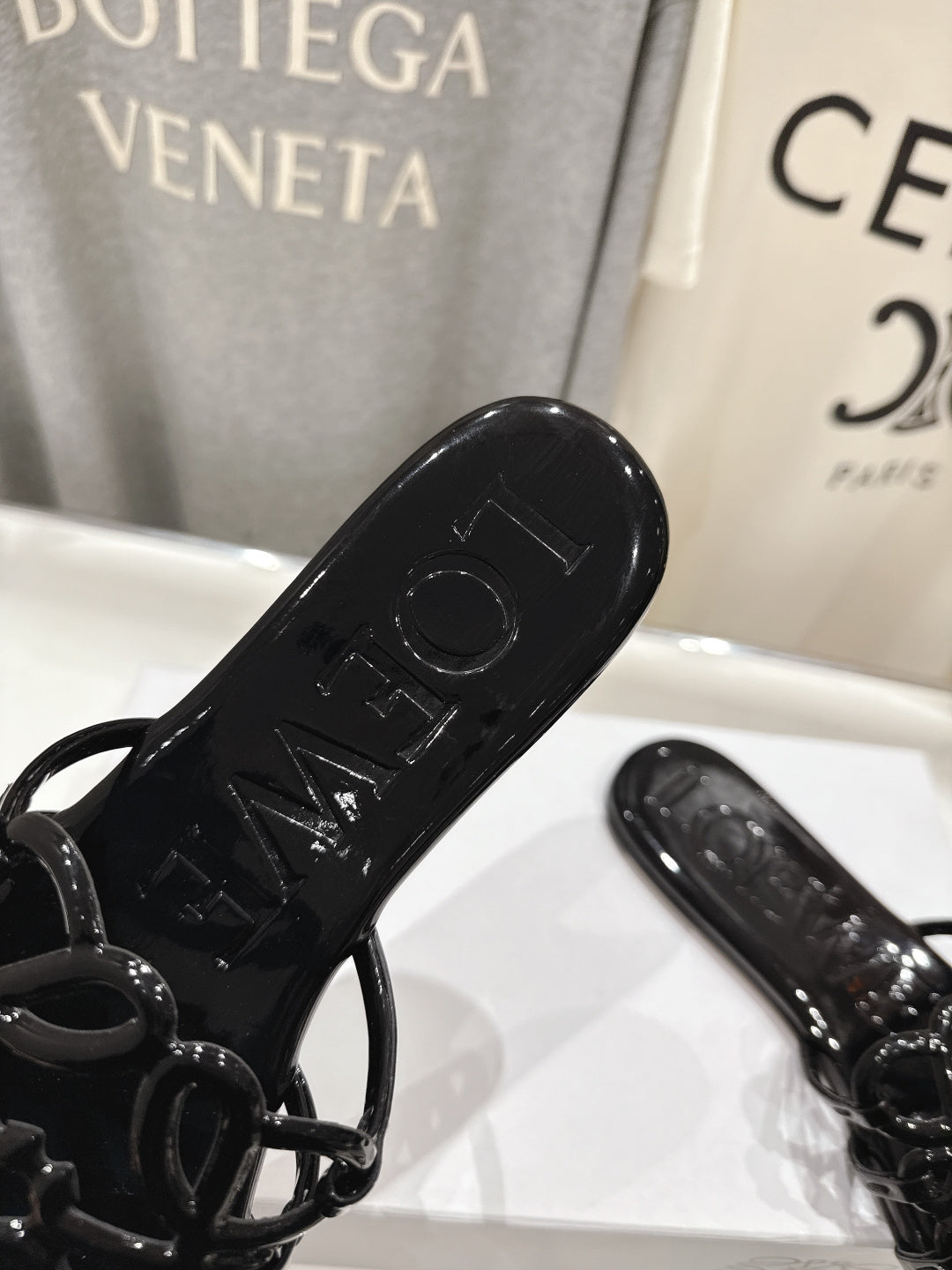 LOEWE 26S PETAL ANAGRAM SLIDE IN BLACK PATENT CALFSKIN