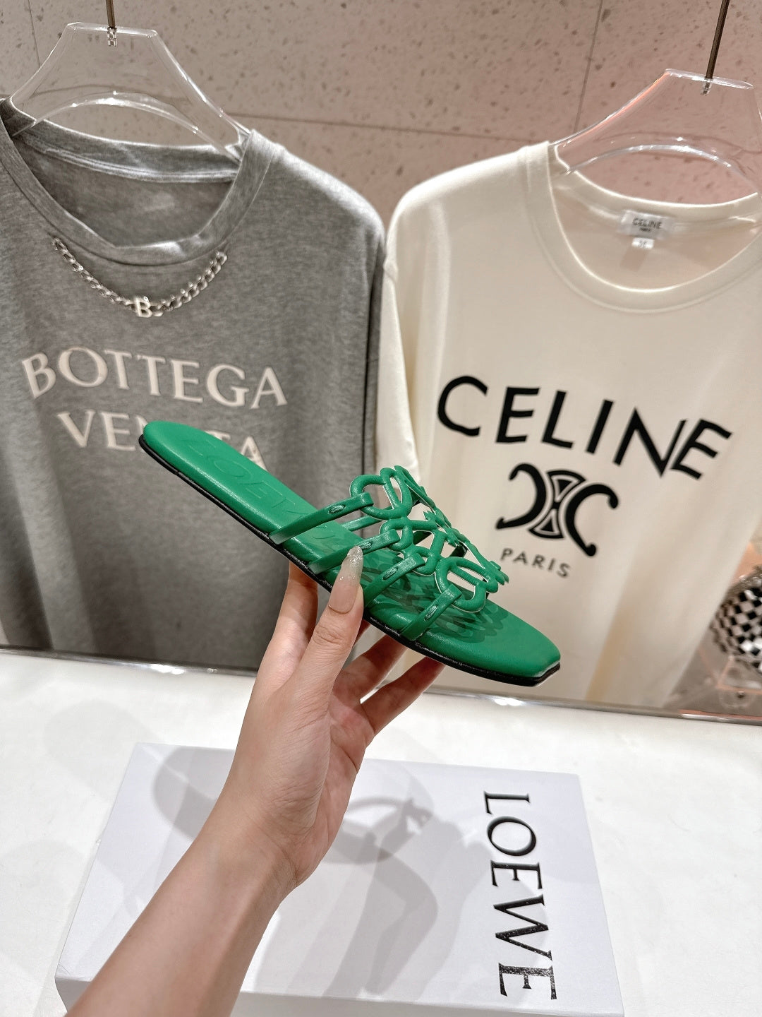 Шльопанці LOEWE 26S PETAL ANAGRAM зі шкіри теляти зеленого кольору