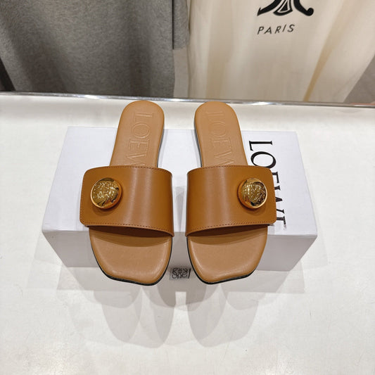 LOEWE 26S PEBBLE SLIDE ІЗ ТЕЛЯЧОЇ ШКІРИ КОЛЬОРУ CAMEL BROWN ІЗ ЗОЛОТОЮ ФУРНІТУРОЮ