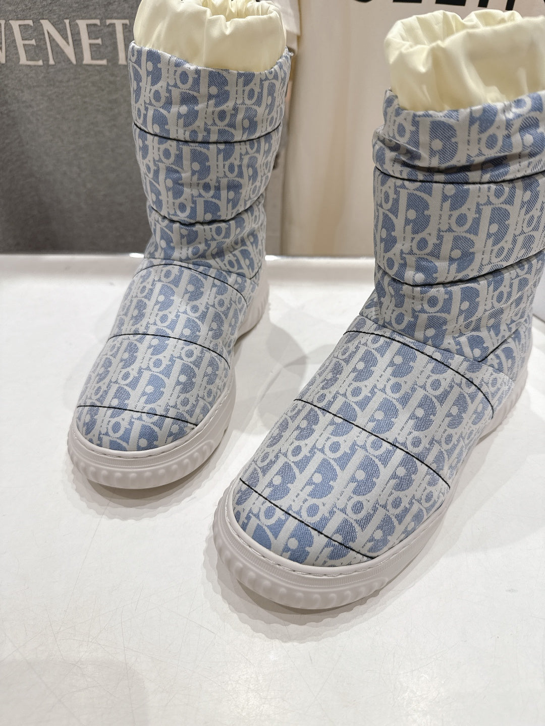 DIOR 25S ANKLE BOOTS IN BLUE FEATHER - 35
