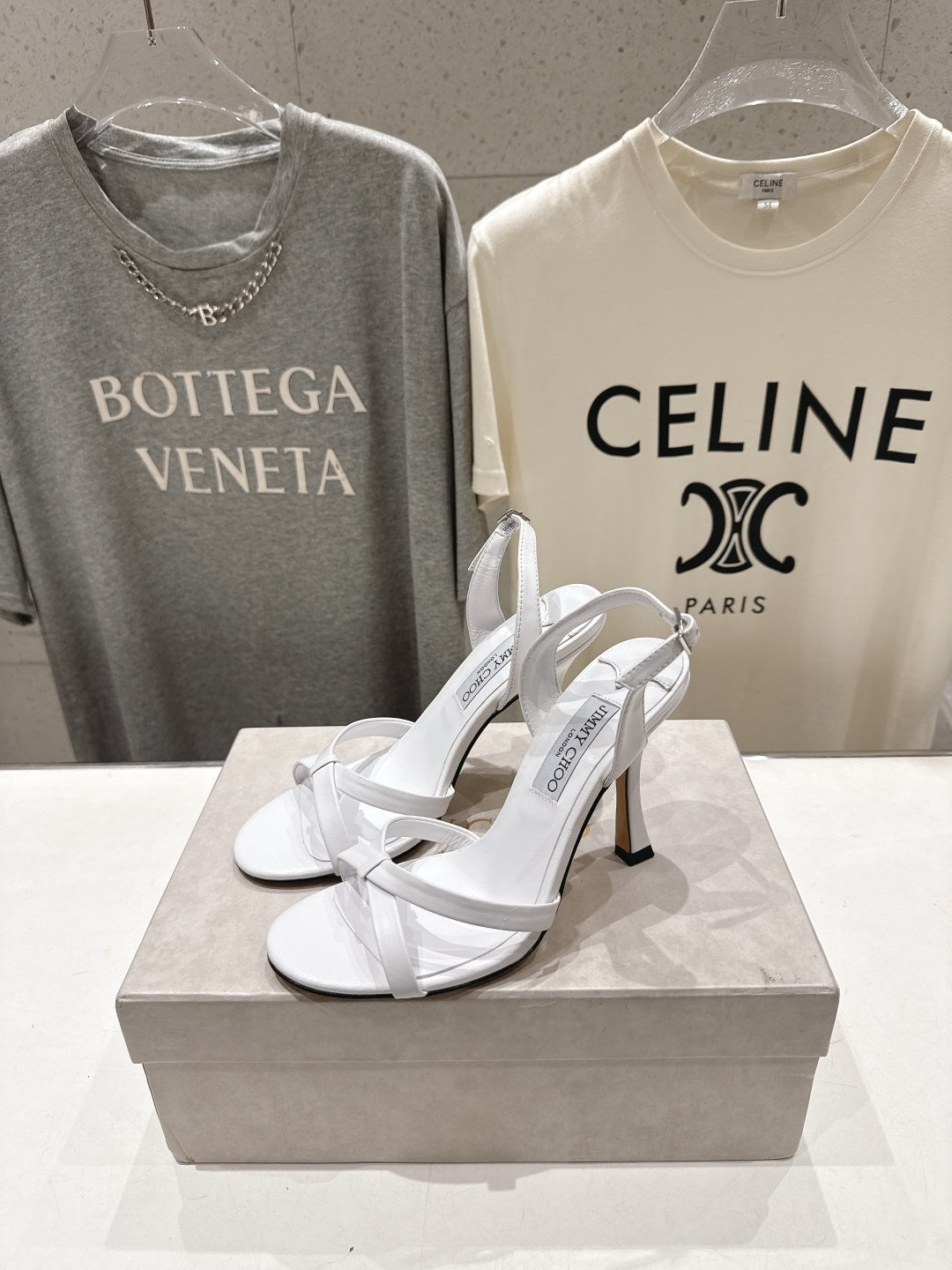 БОСОНІЖКИ НА ВИСОКИХ ПІДБОРАХ JIMMY CHOO 26S, 100 ММ, З БІЛОЇ ОВЕЧОЇ ШКІРИ, МОДЕЛЬ 1