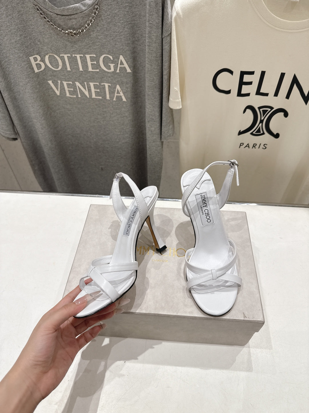 БОСОНІЖКИ НА ВИСОКИХ ПІДБОРАХ JIMMY CHOO 26S, 100 ММ, З БІЛОЇ ОВЕЧОЇ ШКІРИ, МОДЕЛЬ 1