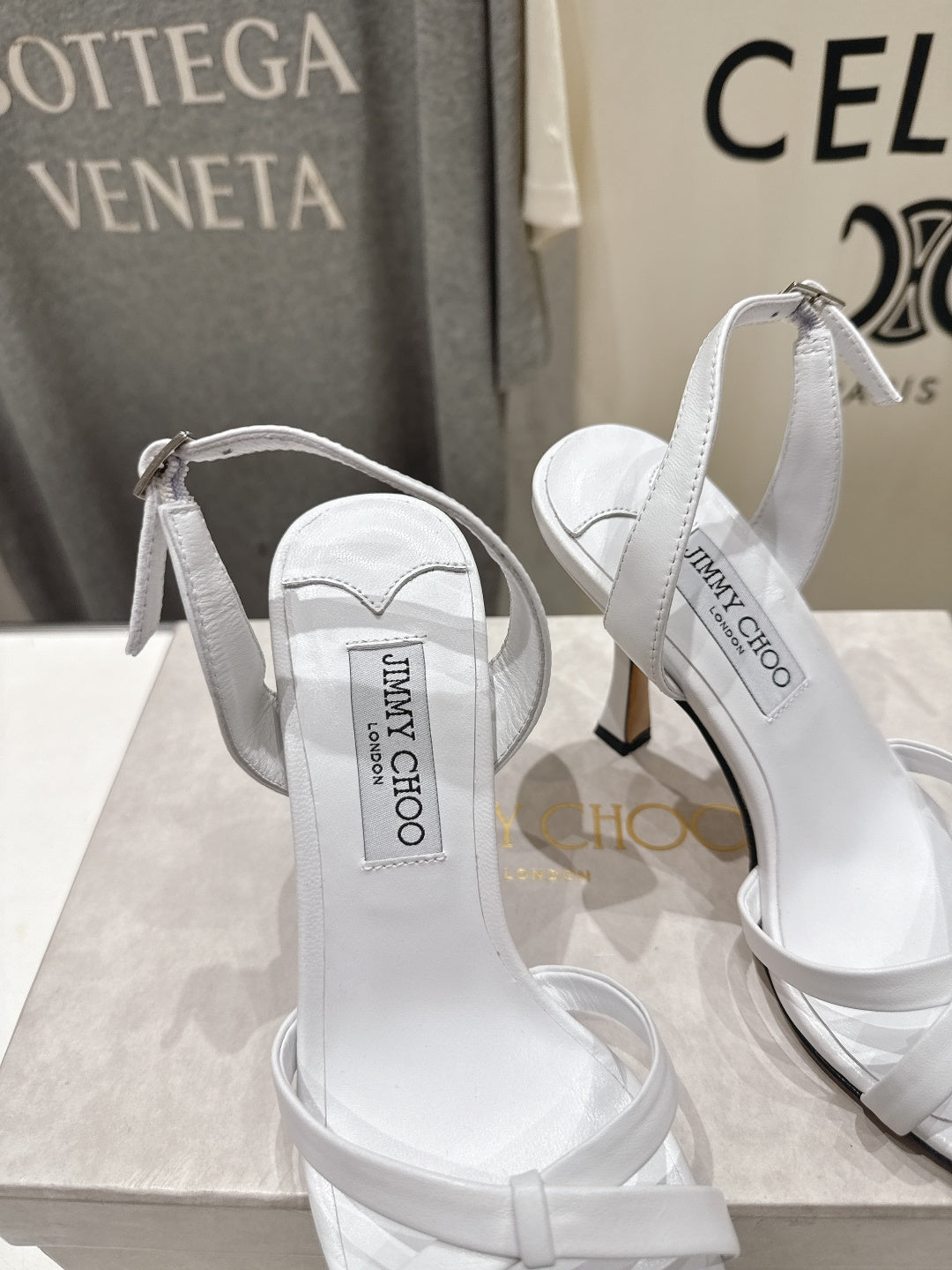 БОСОНІЖКИ НА ВИСОКИХ ПІДБОРАХ JIMMY CHOO 26S, 100 ММ, З БІЛОЇ ОВЕЧОЇ ШКІРИ, МОДЕЛЬ 1
