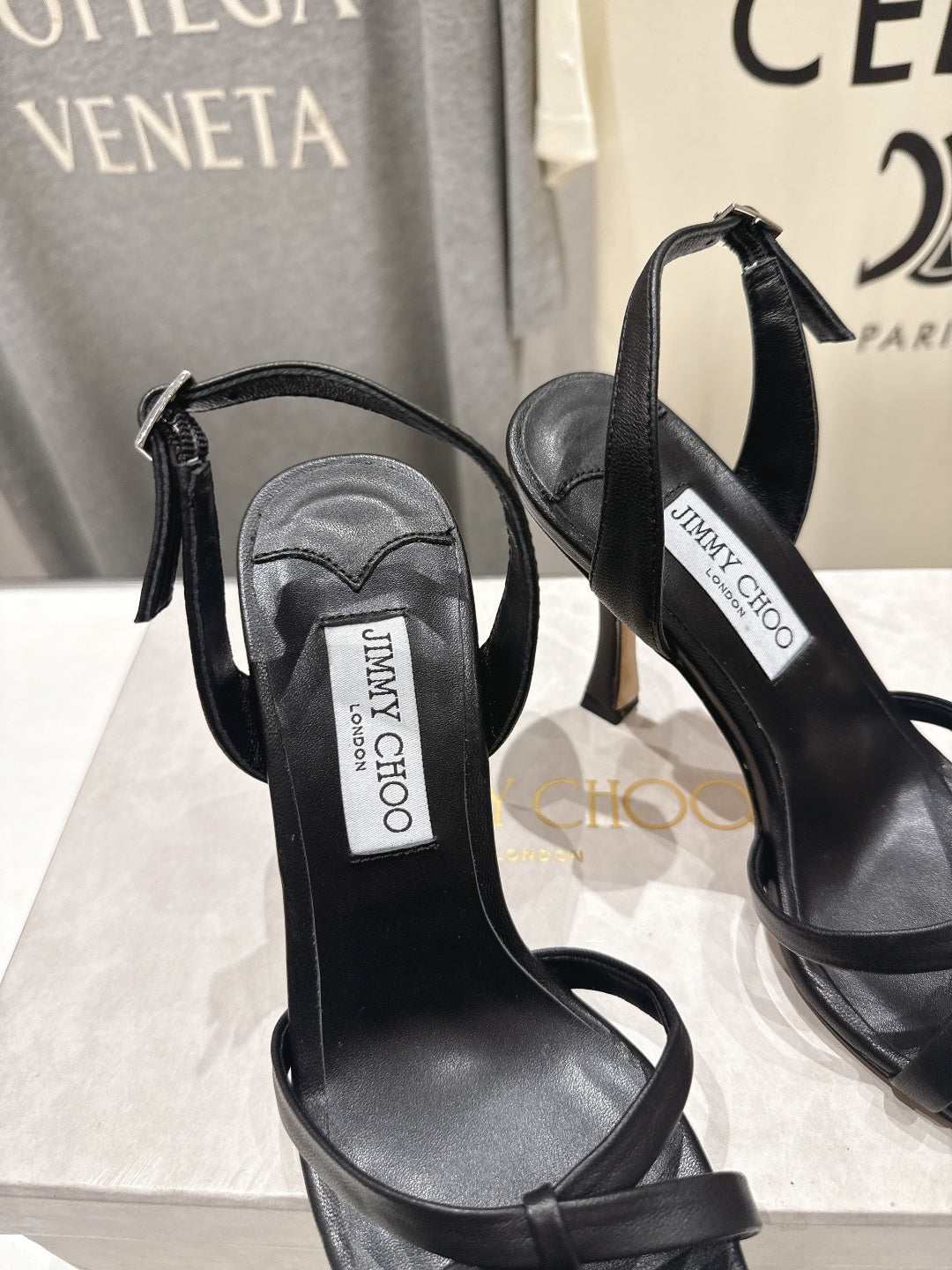 Босоніжки на високих підборах JIMMY CHOO 26S, 100 мм, з чорної овчини