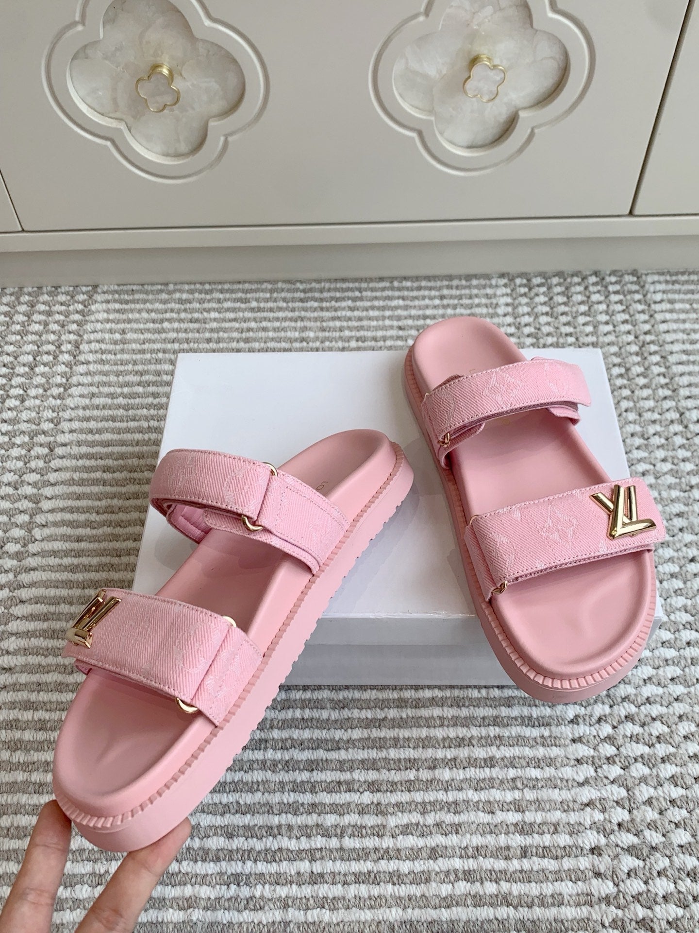 LV TWO-STRAP SANDALS 25S IN LIGHT PINK DENIM AND CALFSKIN  WITH GOLD HARDWARE - 35