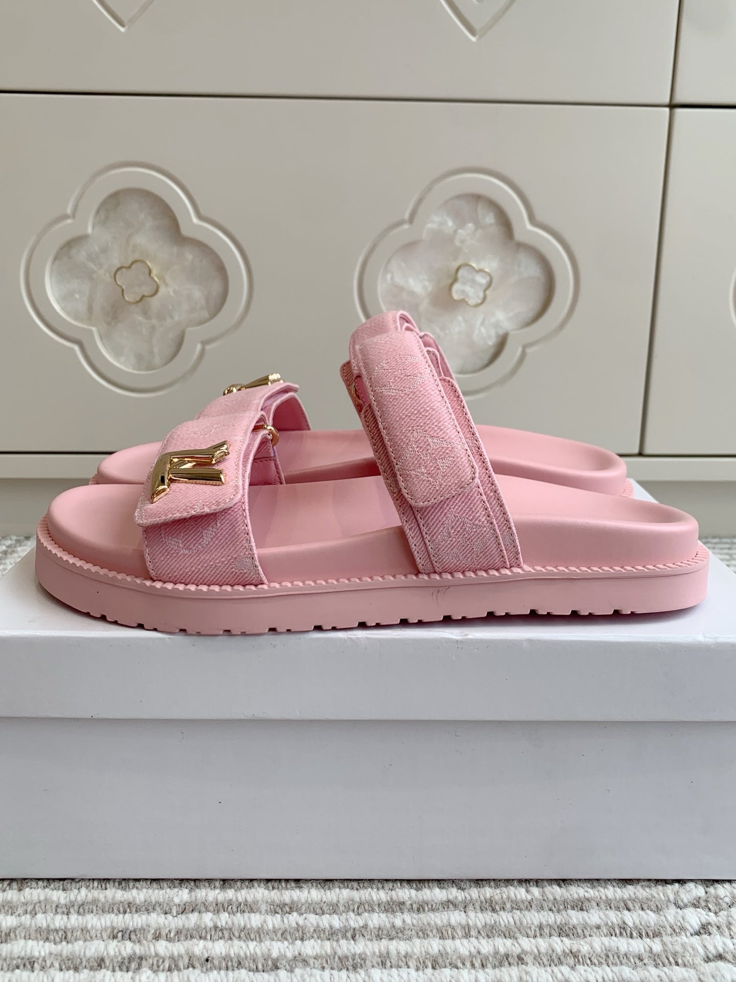 LV TWO-STRAP SANDALS 25S IN LIGHT PINK DENIM AND CALFSKIN  WITH GOLD HARDWARE - 35