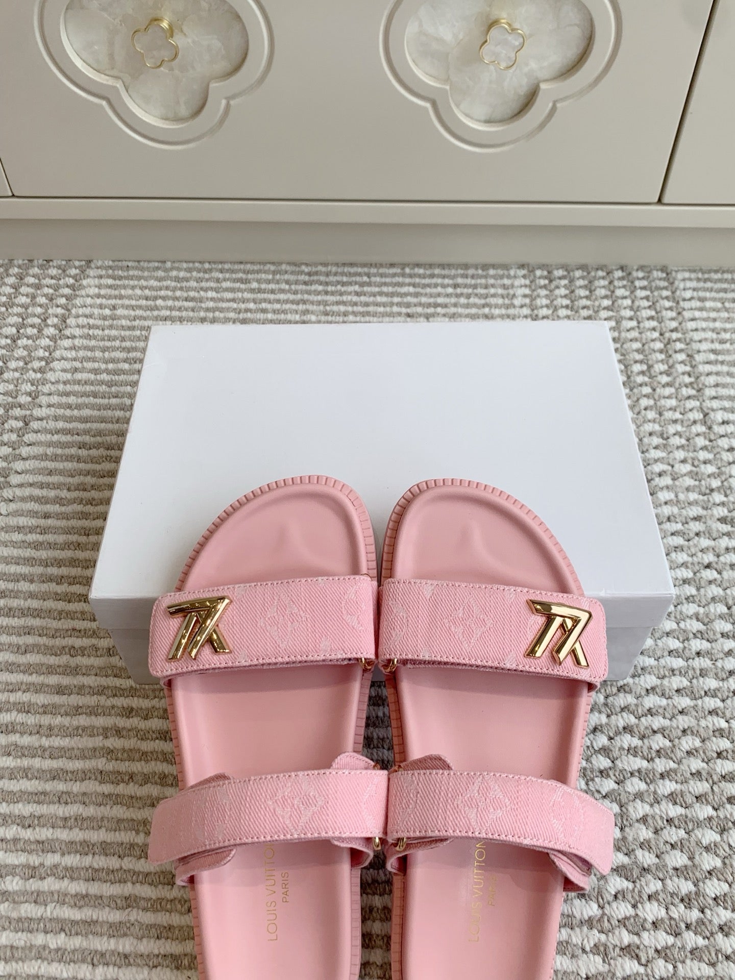 LV TWO-STRAP SANDALS 25S IN LIGHT PINK DENIM AND CALFSKIN  WITH GOLD HARDWARE - 35