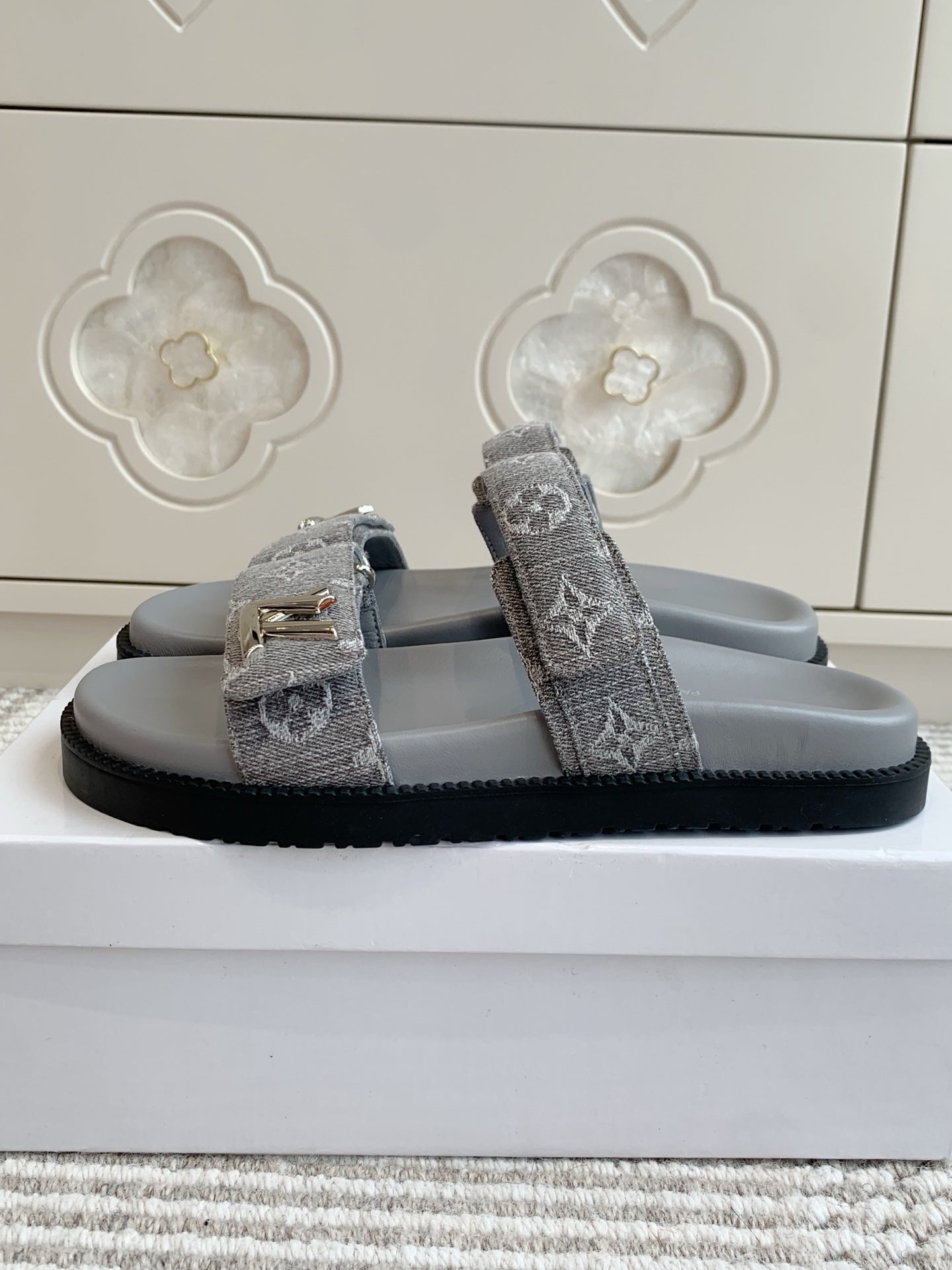 LV TWO-STRAP SANDALS 25S IN GREY DENIM AND CALFSKIN  WITH SILVER HARDWARE - 35