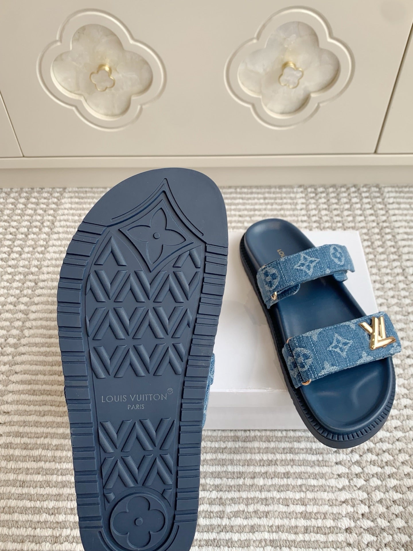 LV TWO-STRAP SANDALS 25S IN BLUE DENIM AND CALFSKIN WITH GOLD HARDWARE - 35