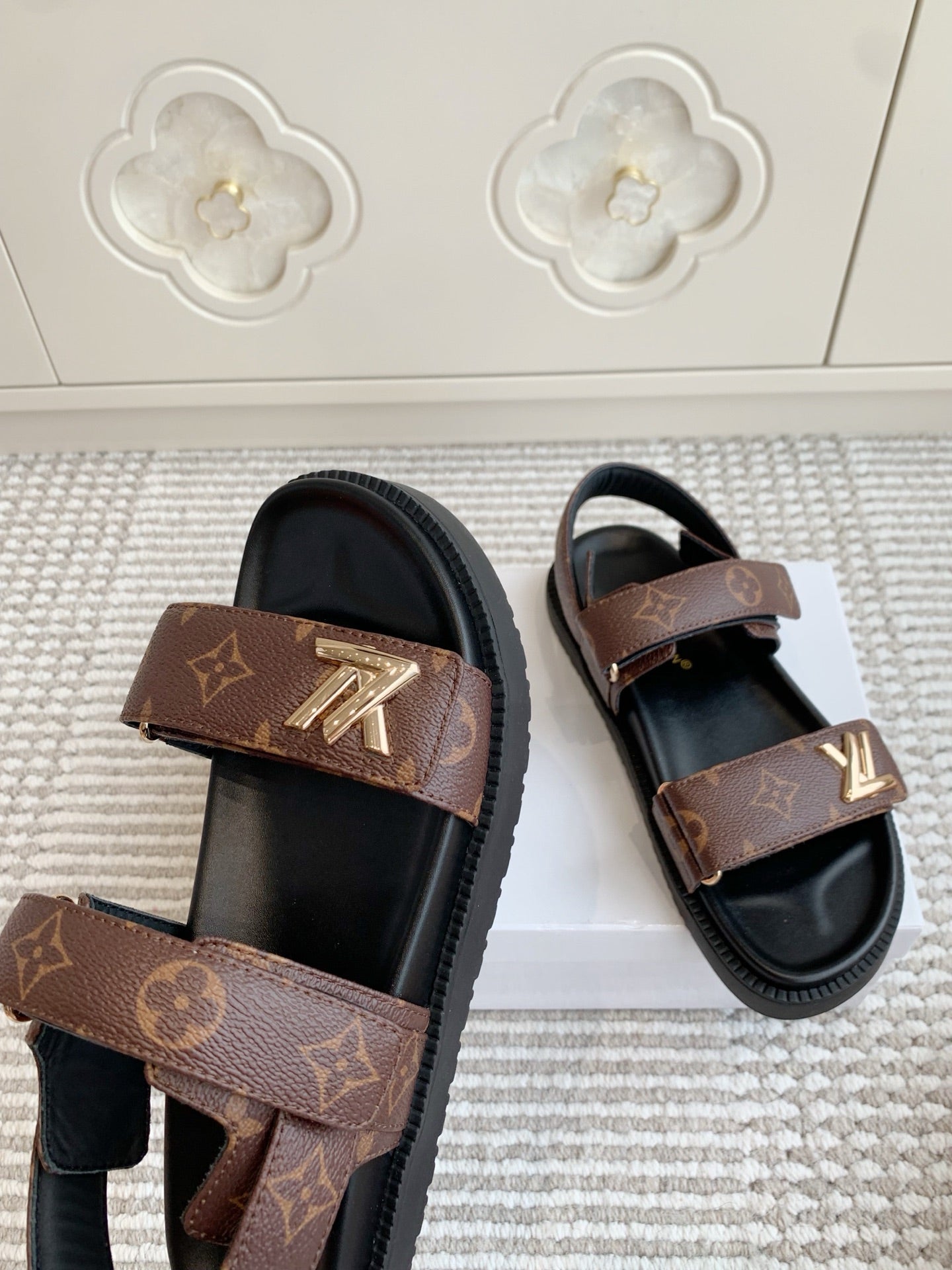 LV SANDALS 25S IN BROWN MIX BLACK CALFSKIN WITH GOLD HARDWARE - 35