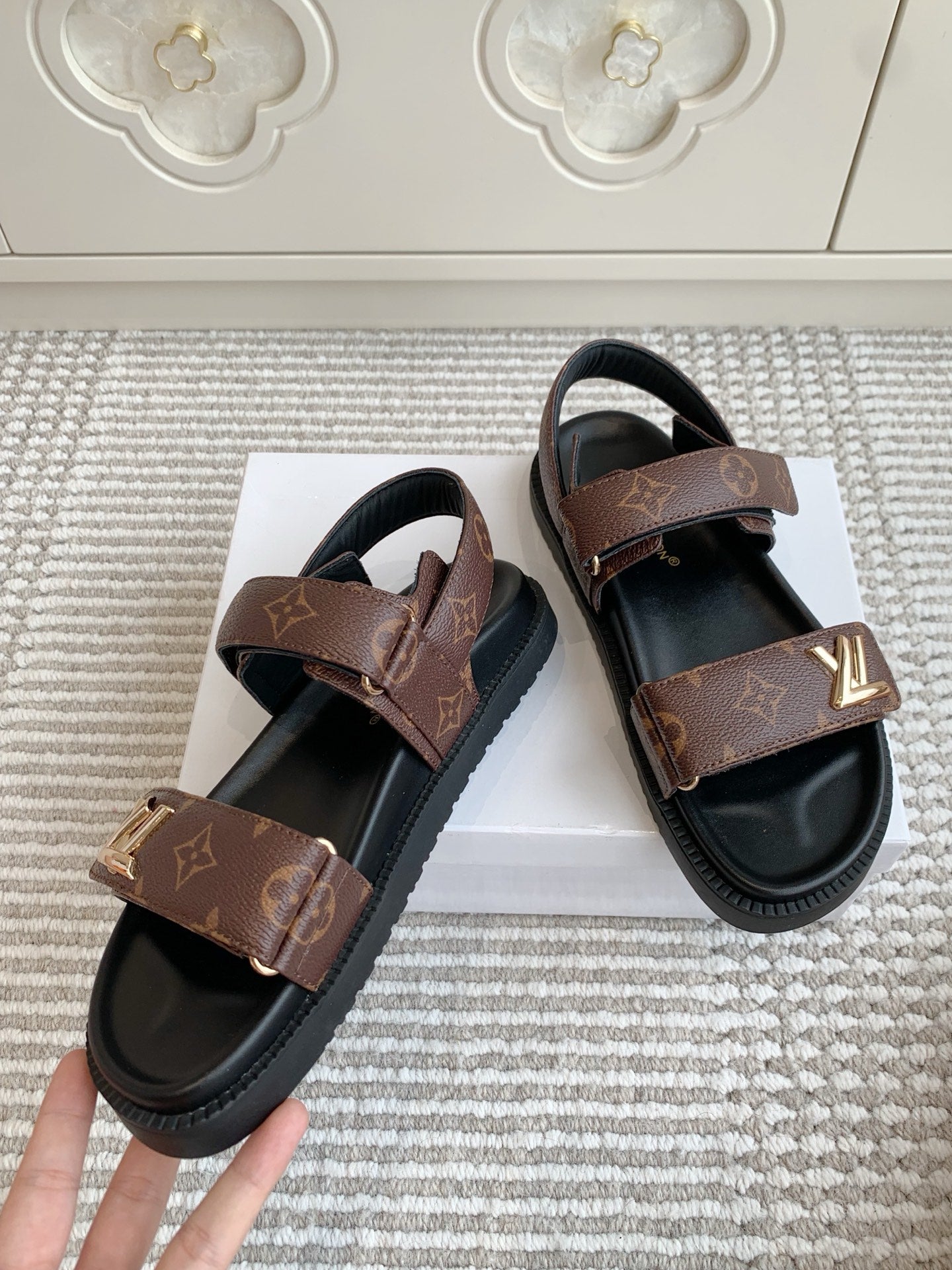 LV SANDALS 25S IN BROWN MIX BLACK CALFSKIN WITH GOLD HARDWARE - 35
