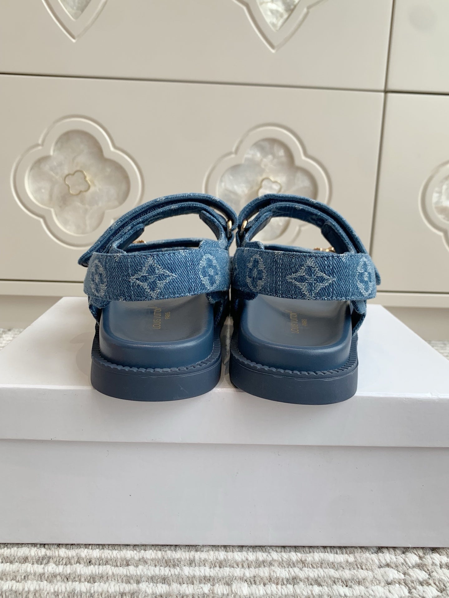 LV SANDALS 25S IN BLUE DENIM AND CALFSKIN WITH GOLD HARDWARE - 35